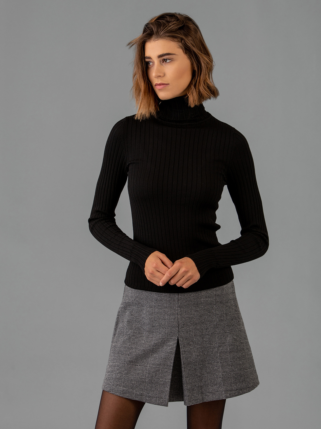 Detailansicht von Rollkragenpullover aus Merinowolle von BELLAMY