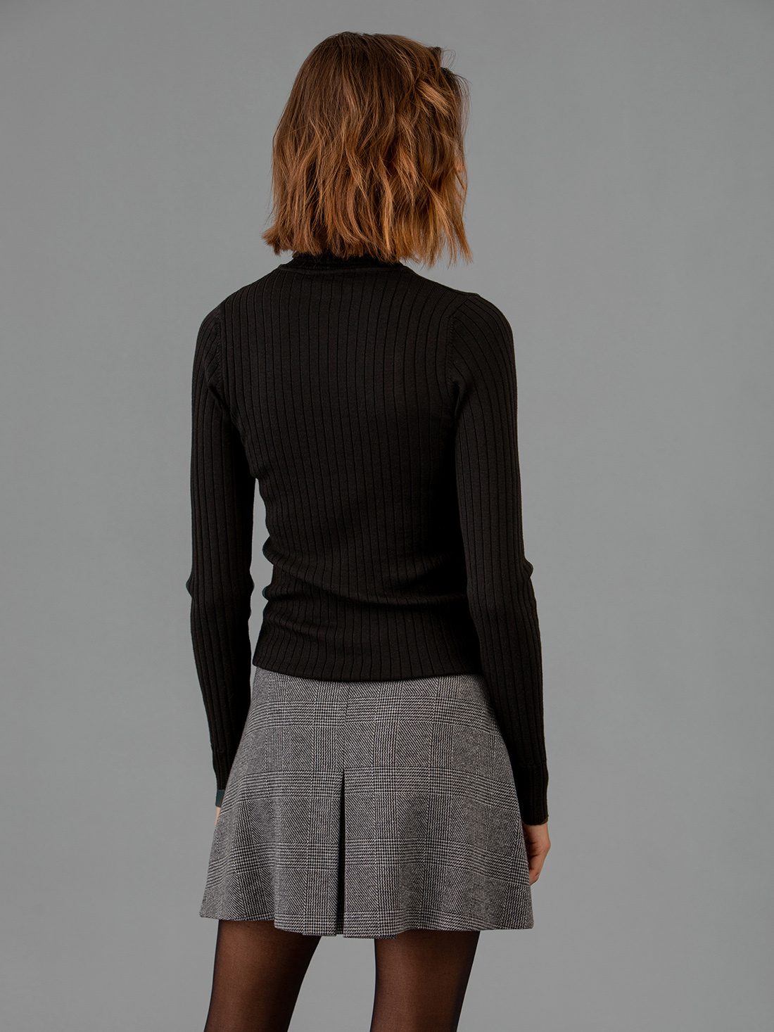 Detailansicht von Rollkragenpullover aus Merinowolle von BELLAMY