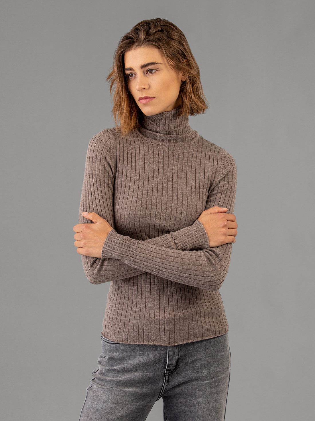 Detailansicht von Rollkragenpullover aus Merinowolle von BELLAMY