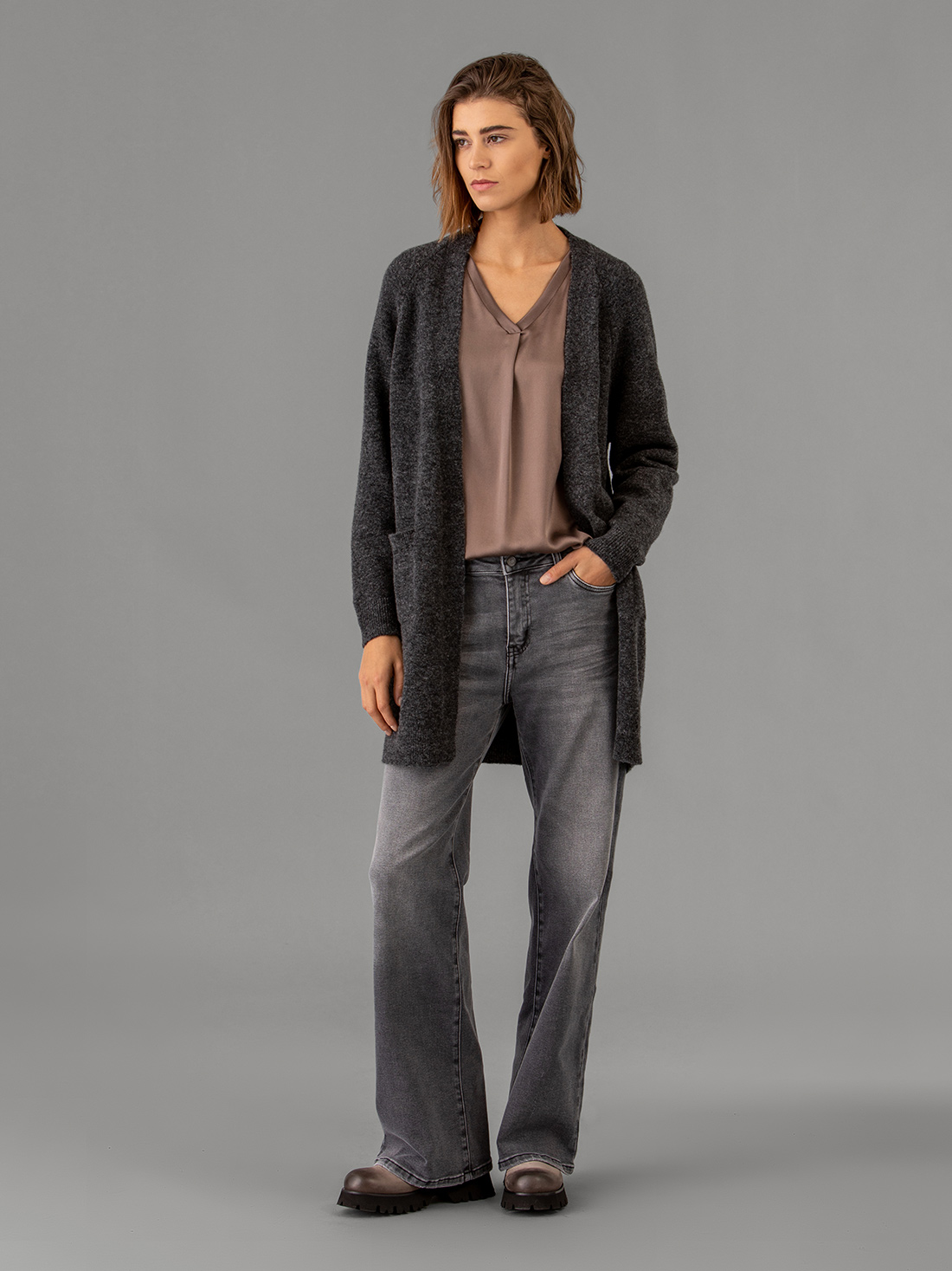 Detailansicht von Cardigan aus Merinowolle von SIBIN LINNEBJERG