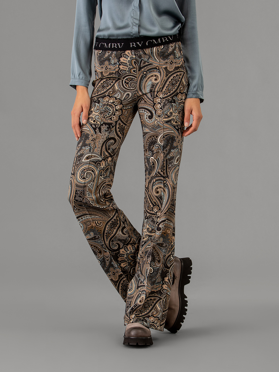 Detailansicht von Flared Hose von CAMBIO