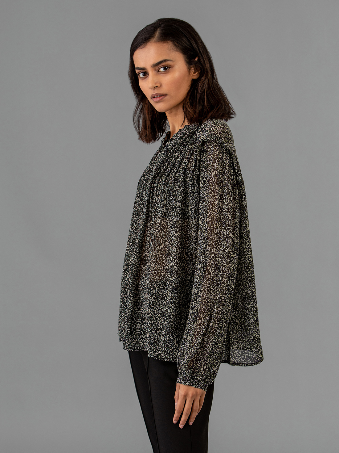 Detailansicht von Gemusterte Bluse mit Rüschung von CIRCLE OF TRUST