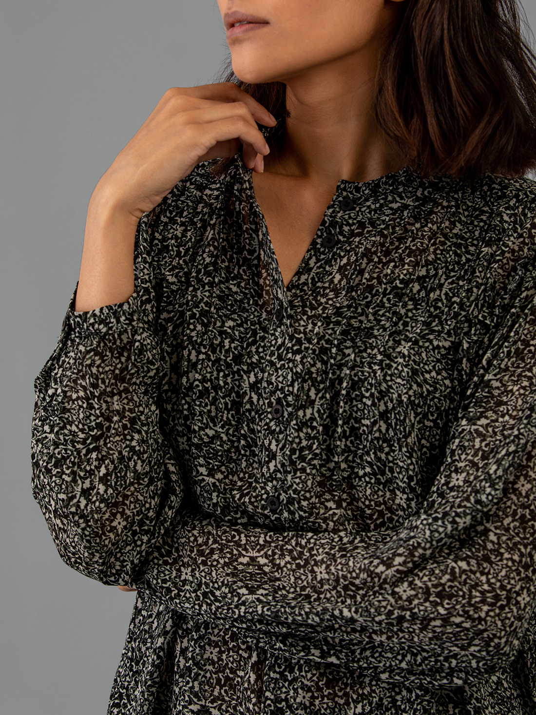 Detailansicht von Gemusterte Bluse mit Rüschung von CIRCLE OF TRUST