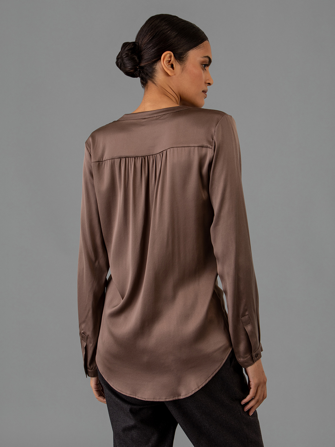 Detailansicht von Seidenbluse mit Rüschung von DANIELS