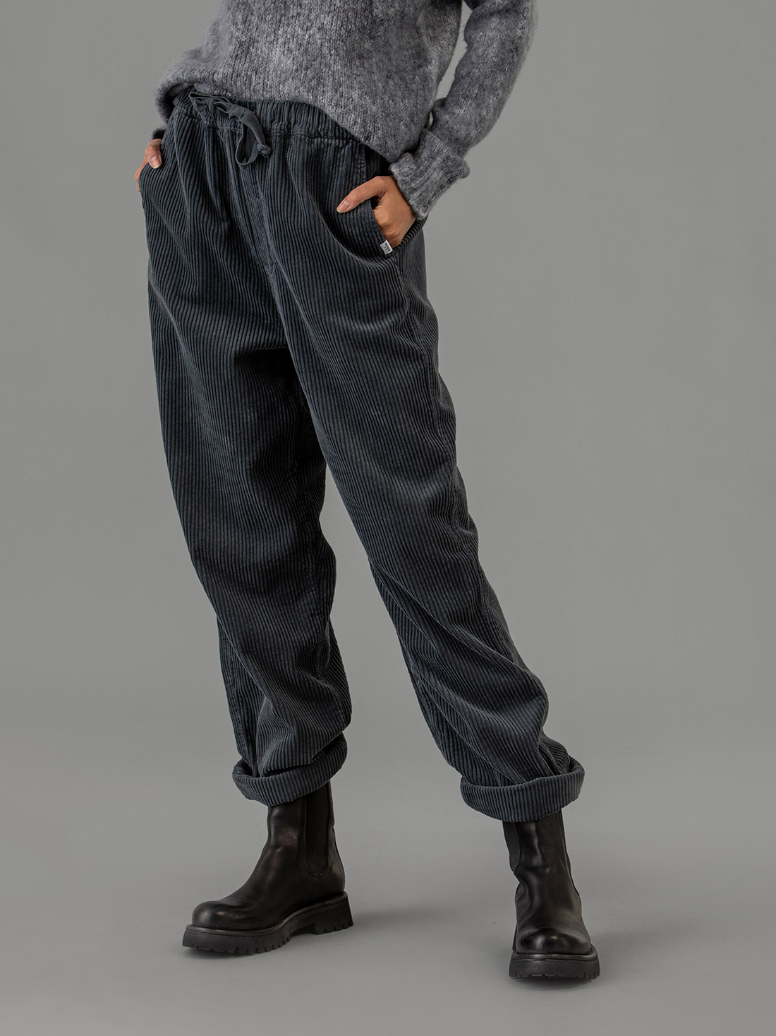 Detailansicht von Weite Hose aus Cord von PENN & INK