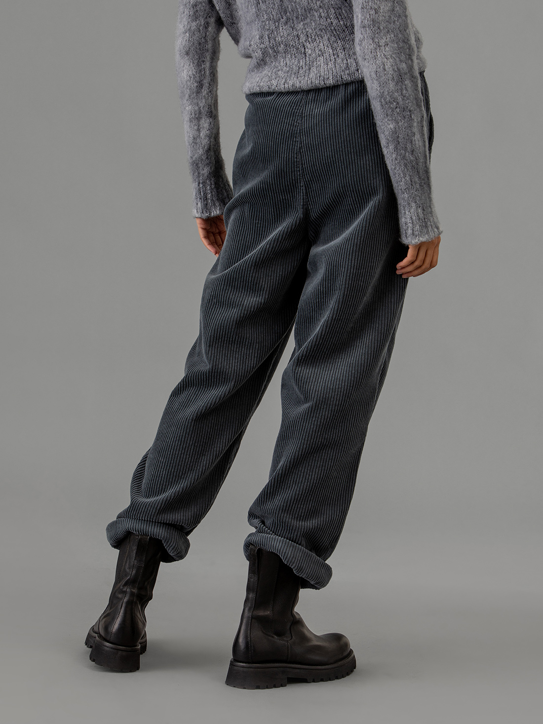 Detailansicht von Weite Hose aus Cord von PENN & INK