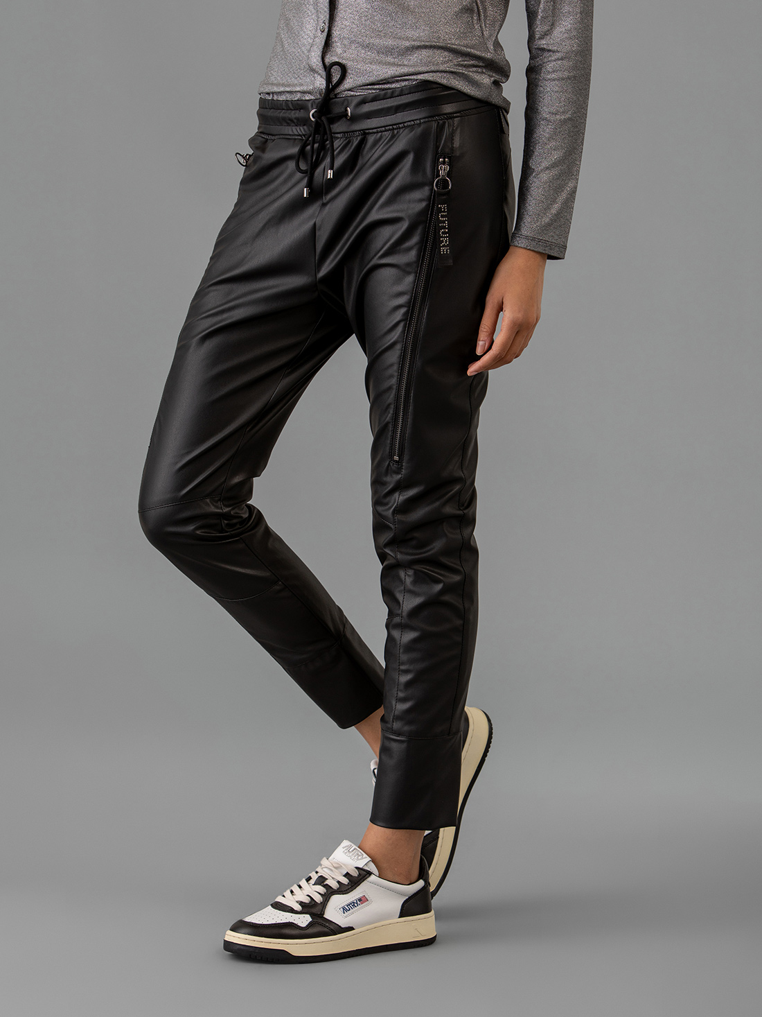 Detailansicht von Hose im Jogging-Stil von MAC