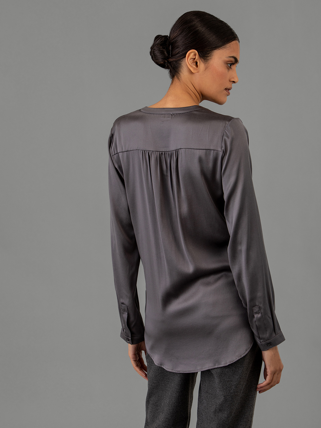 Detailansicht von Seidenbluse mit Rüschung von DANIELS