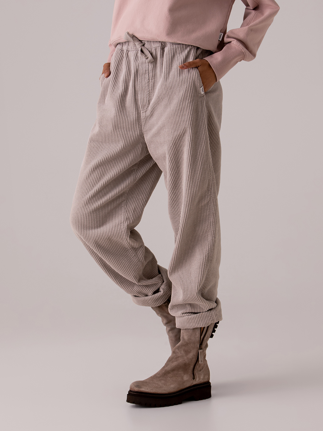 Detailansicht von Weite Hose aus Cord von PENN & INK