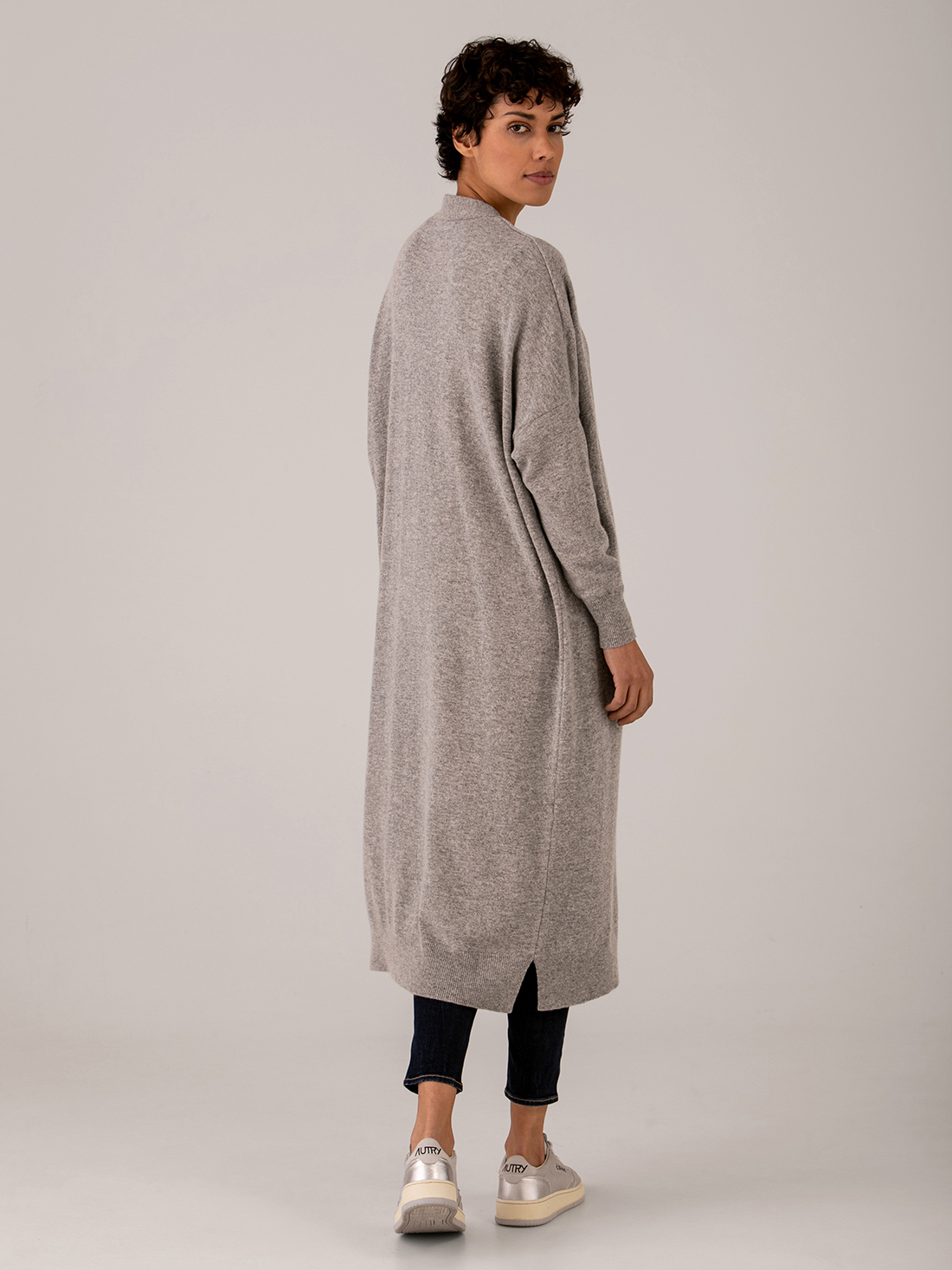 Detailansicht von Langer Cardigan von SIBIN LINNEBJERG