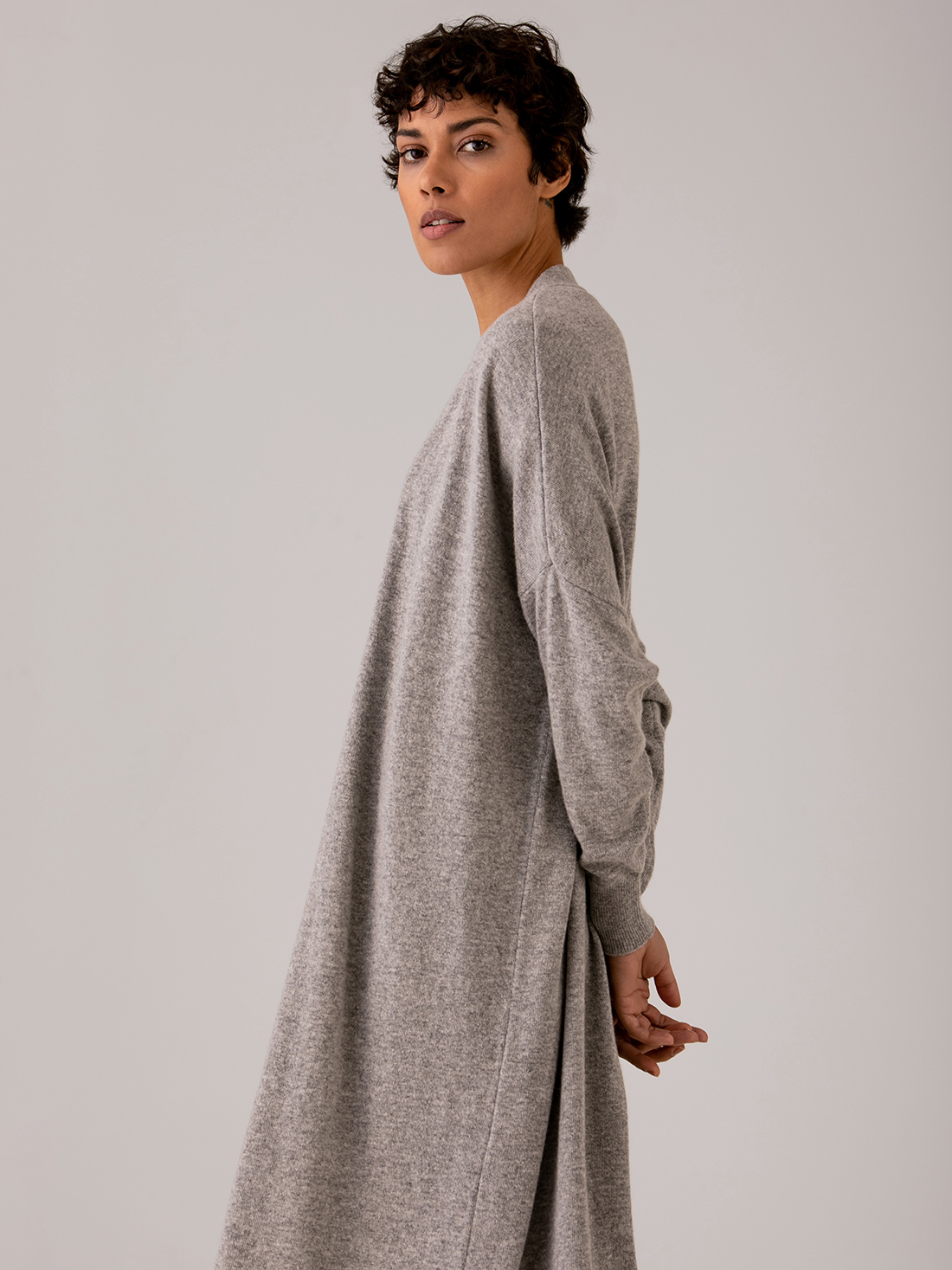 Detailansicht von Langer Cardigan von SIBIN LINNEBJERG