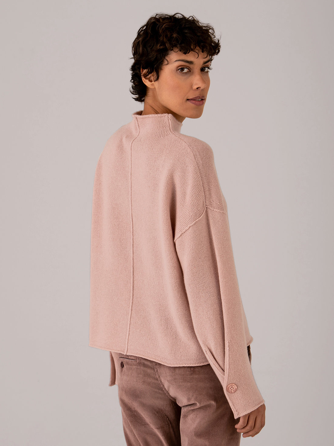 Detailansicht von Oversized Turtleneck Pullover von 360 CASHMERE
