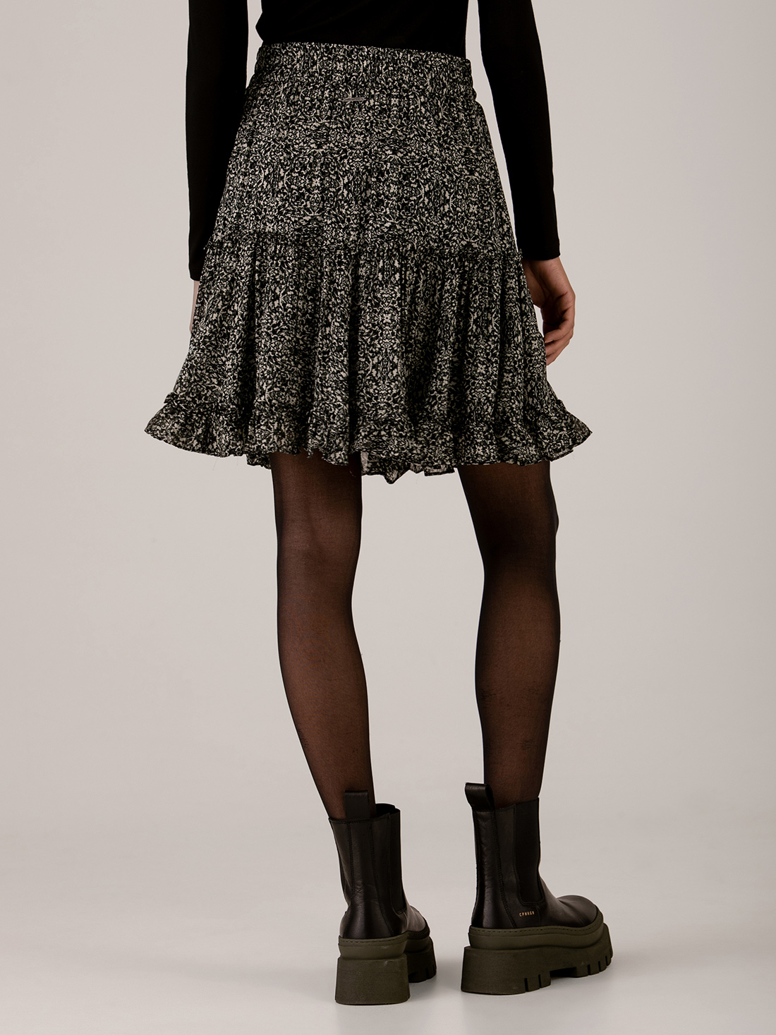 Detailansicht von Kurzer Rock mit Rüschung von CIRCLE OF TRUST