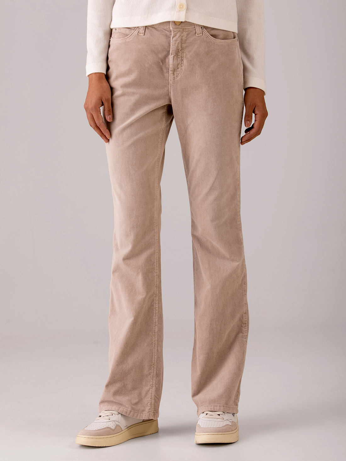 Detailansicht von Flared Hose aus Cord von MAC