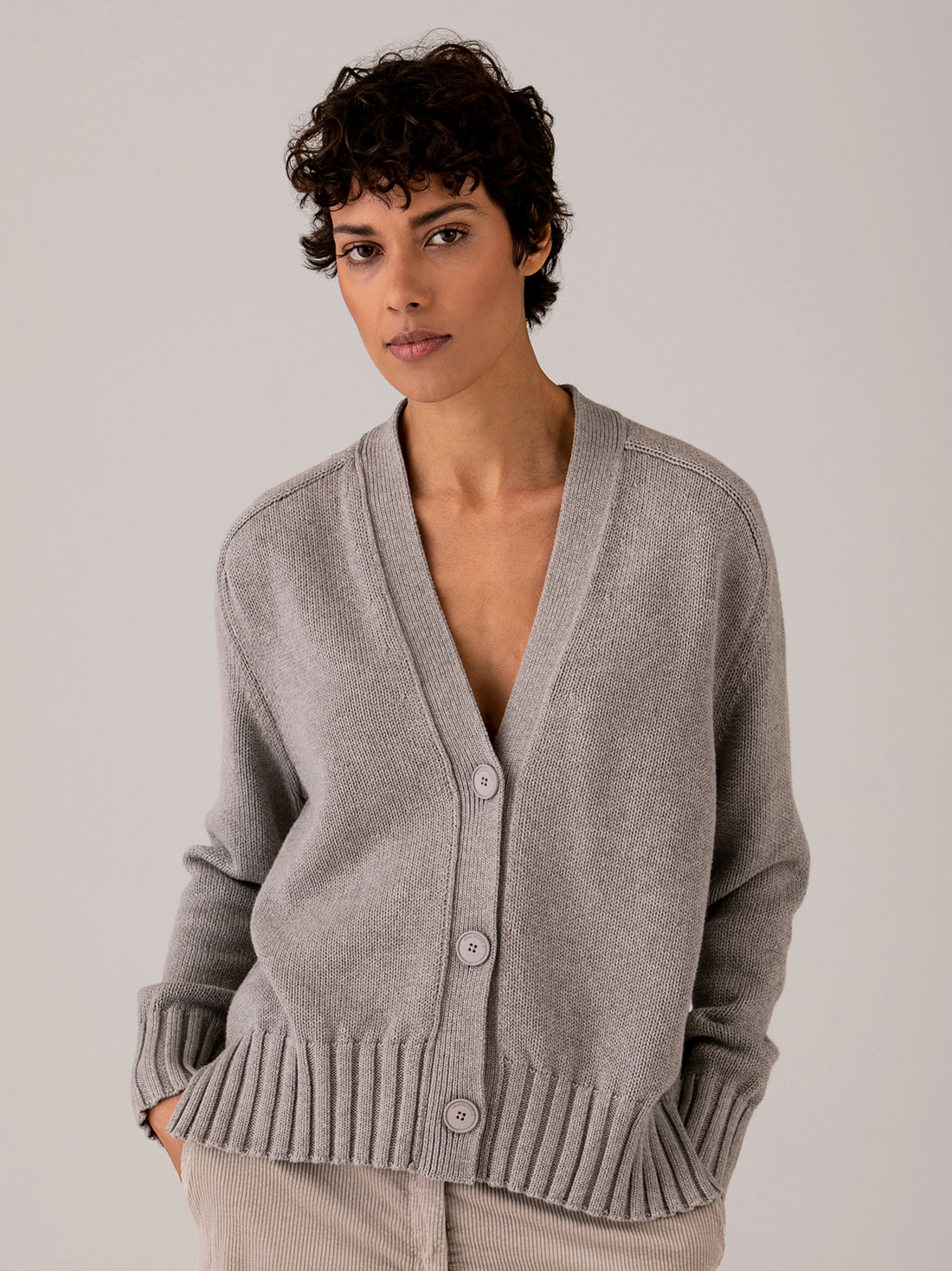 Detailansicht von Strickjacke aus Baumwolle von ARMEDANGELS