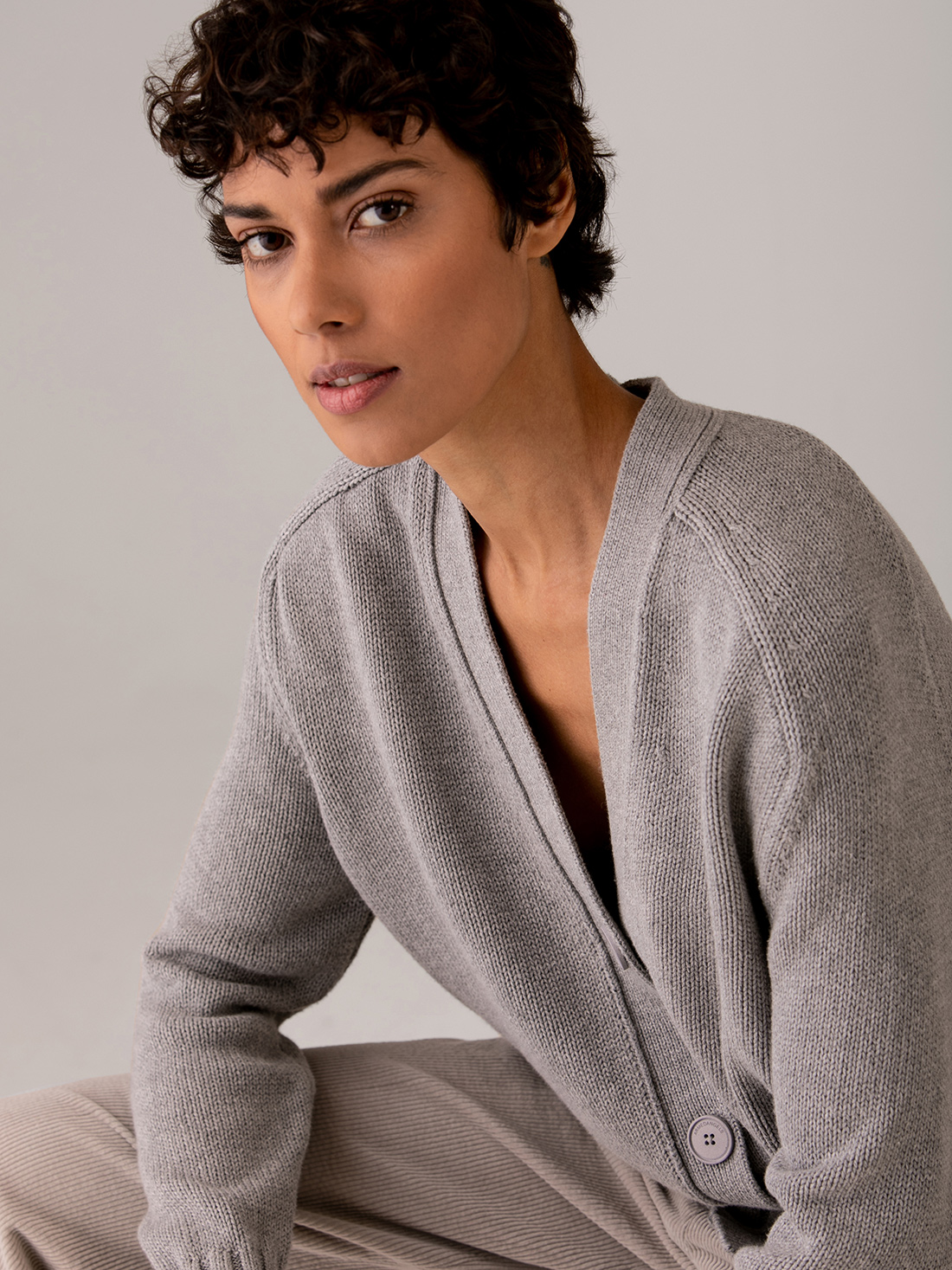 Detailansicht von Strickjacke aus Baumwolle von ARMEDANGELS