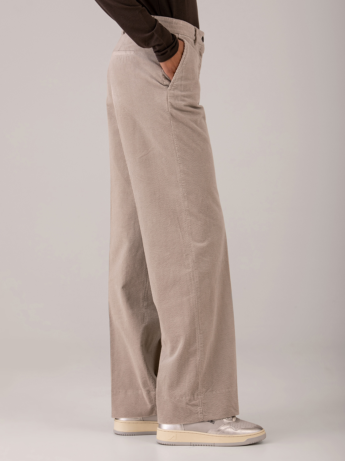 Detailansicht von Weite Hose aus Cord von ANTONELLI