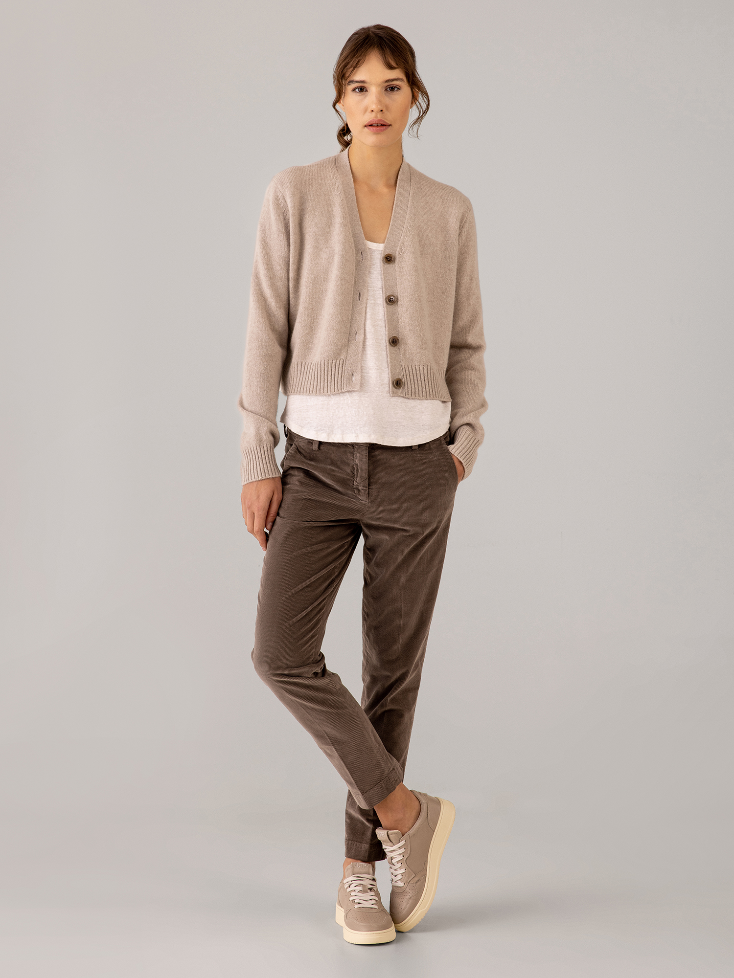 Detailansicht von Cropped Strickjacke aus Cashmere von LISA YANG