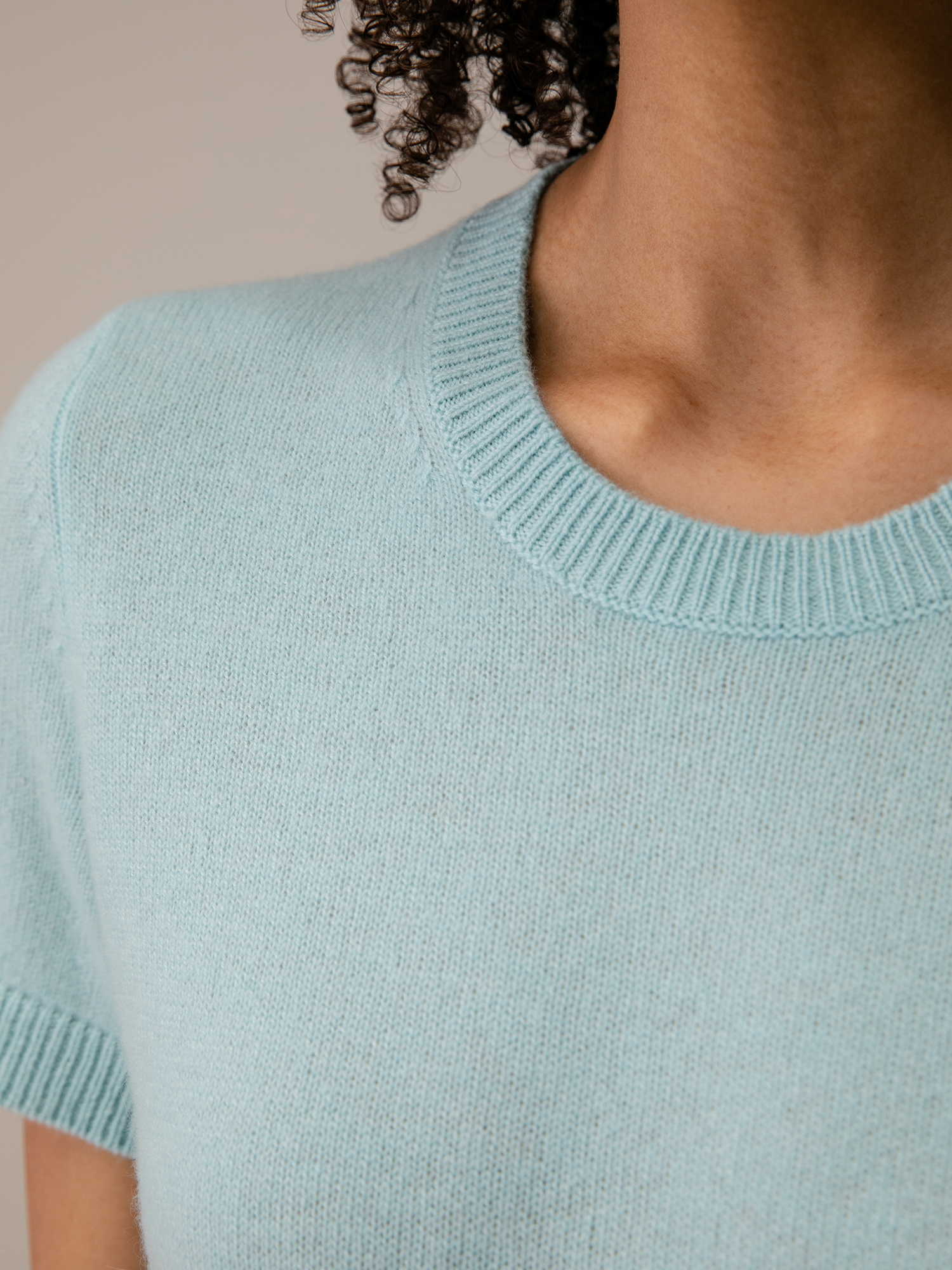 Detailansicht von Kurzarm-Pullover aus Cashmere von DANIELS