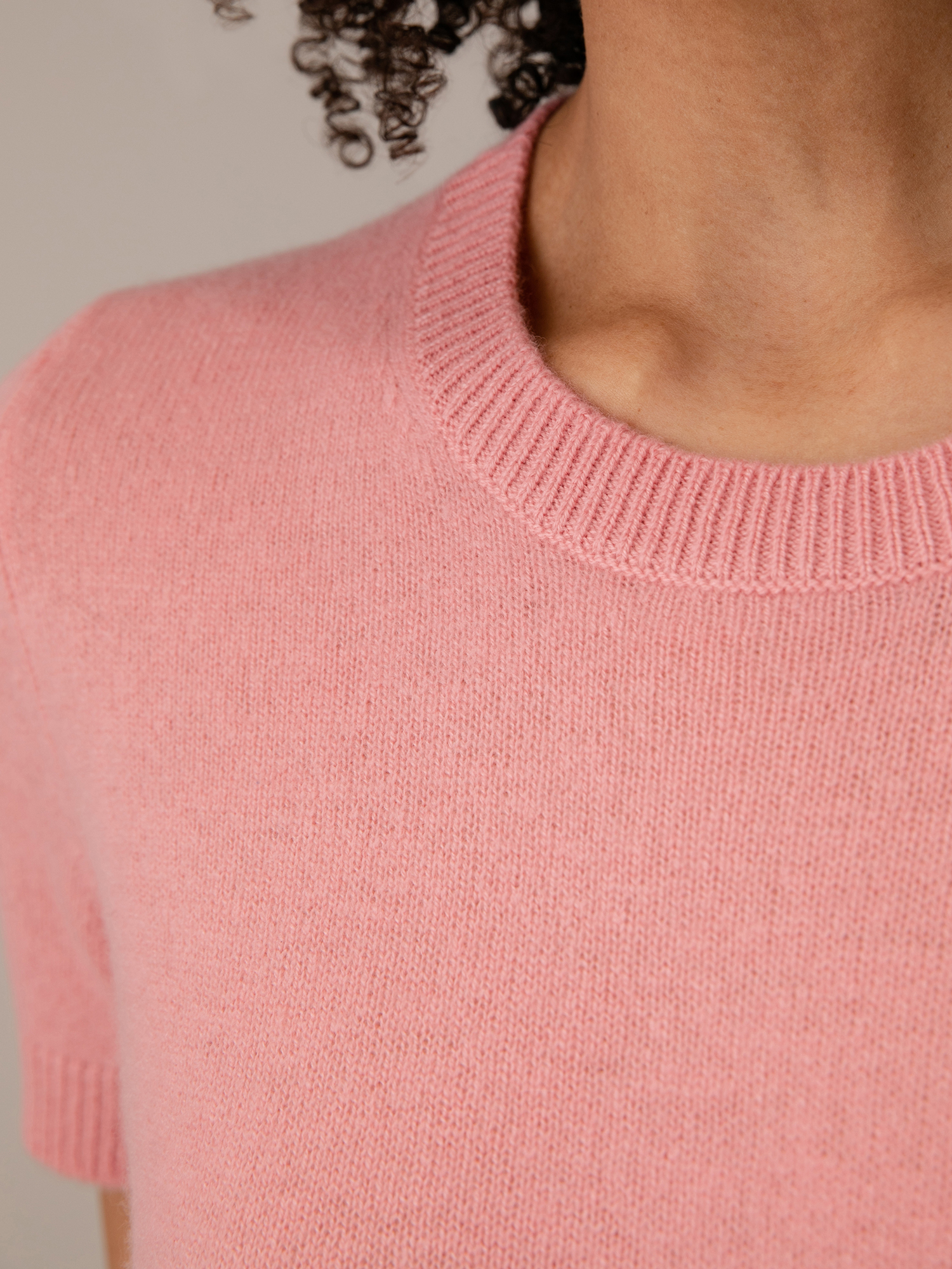Detailansicht von Kurzarm-Pullover aus Cashmere von DANIELS