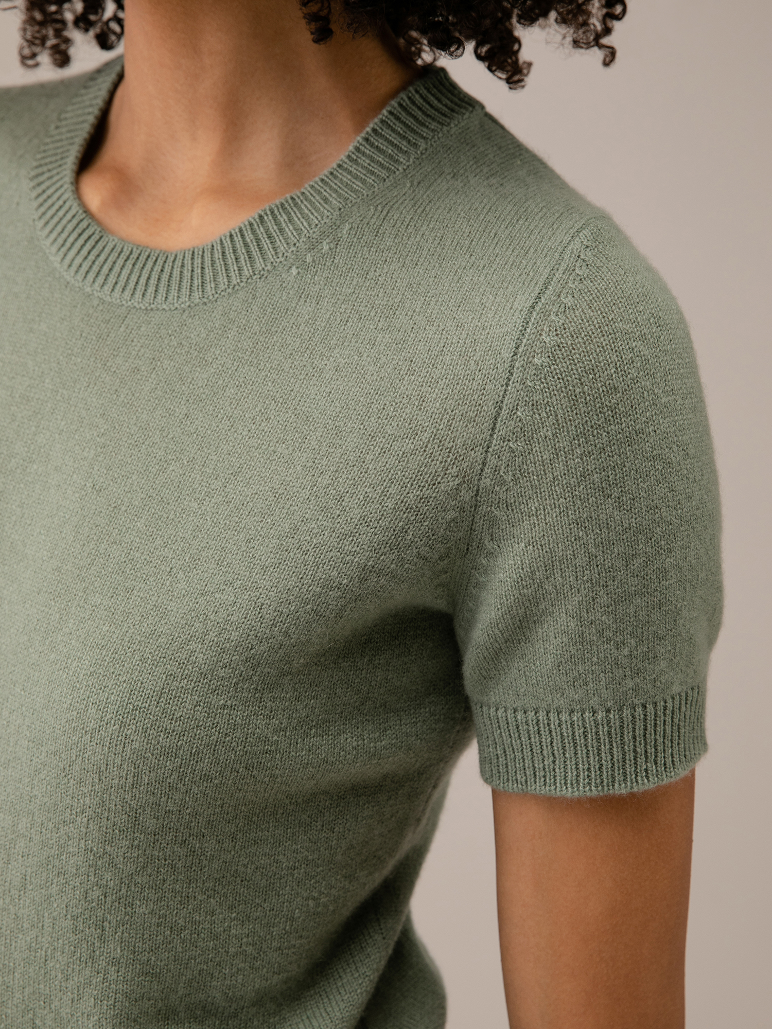 Detailansicht von Kurzarm-Pullover aus Cashmere von DANIELS