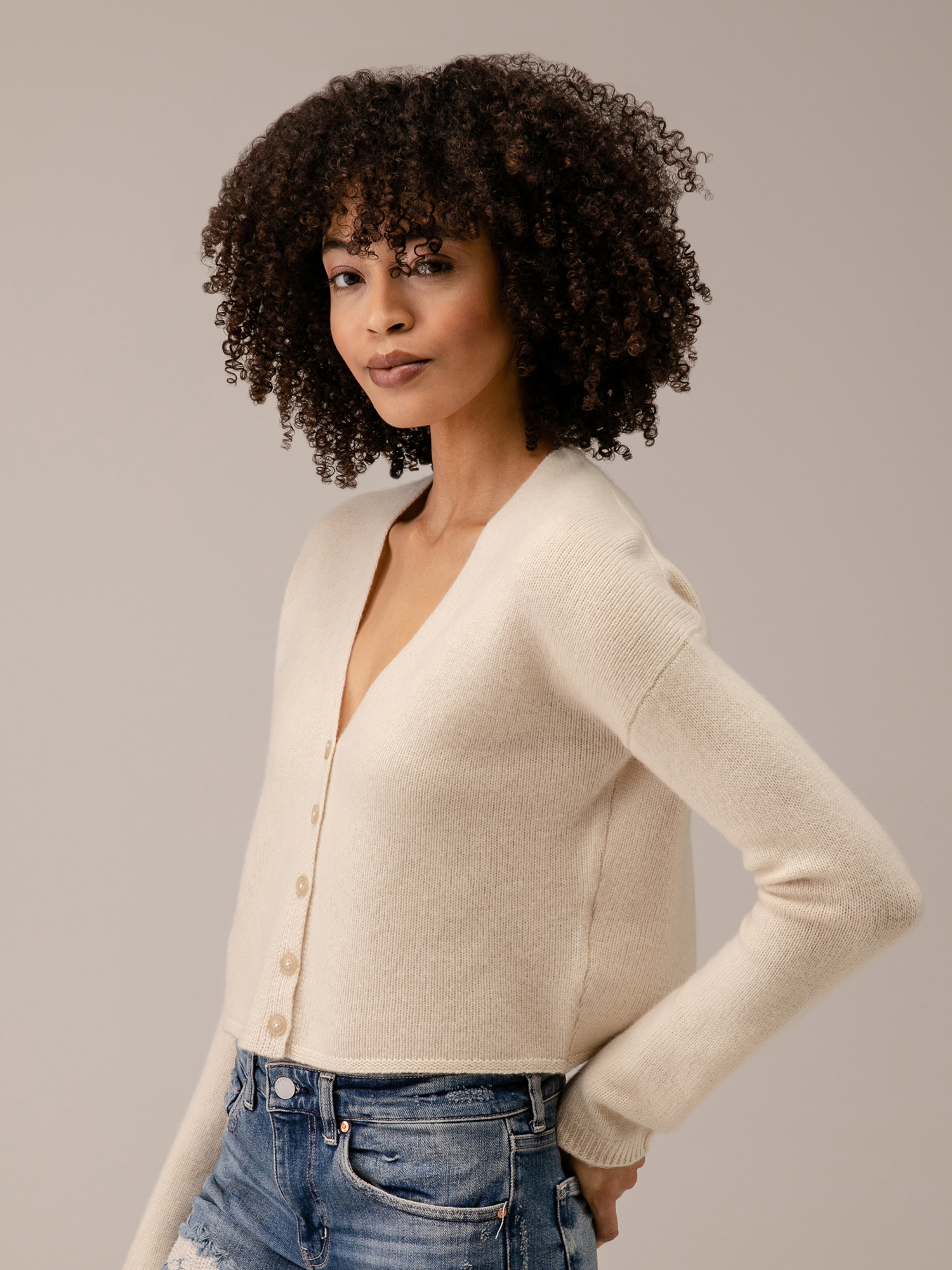Detailansicht von Cropped Strickjacke aus Cashmere von DANIELS