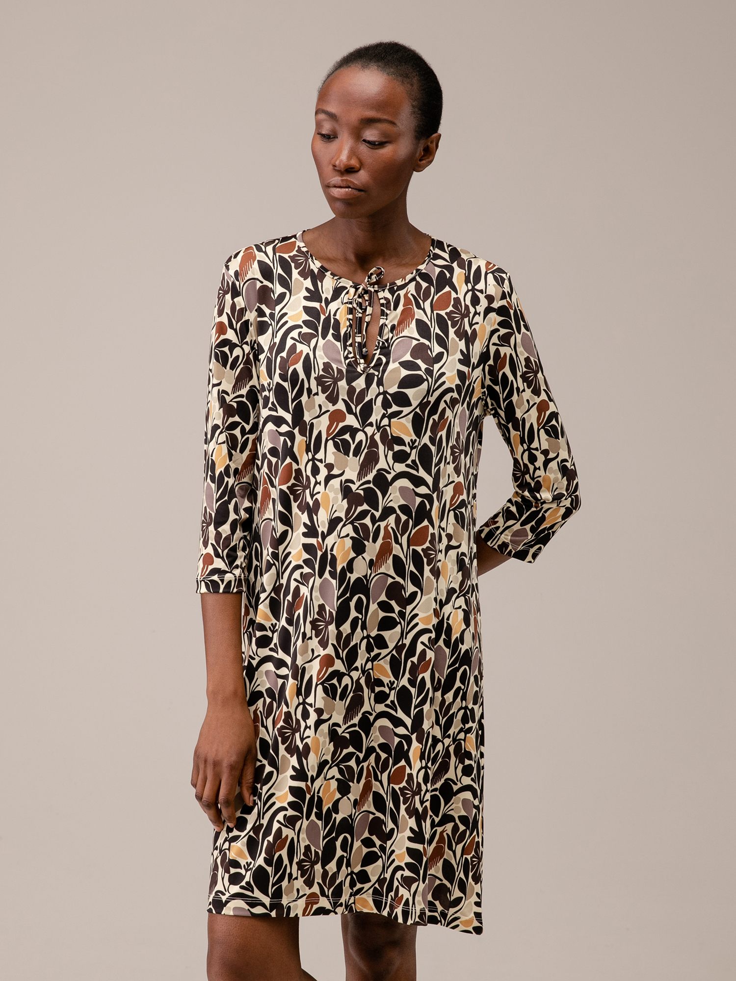 Detailansicht von Kurzes Blusenkleid von DANIELS