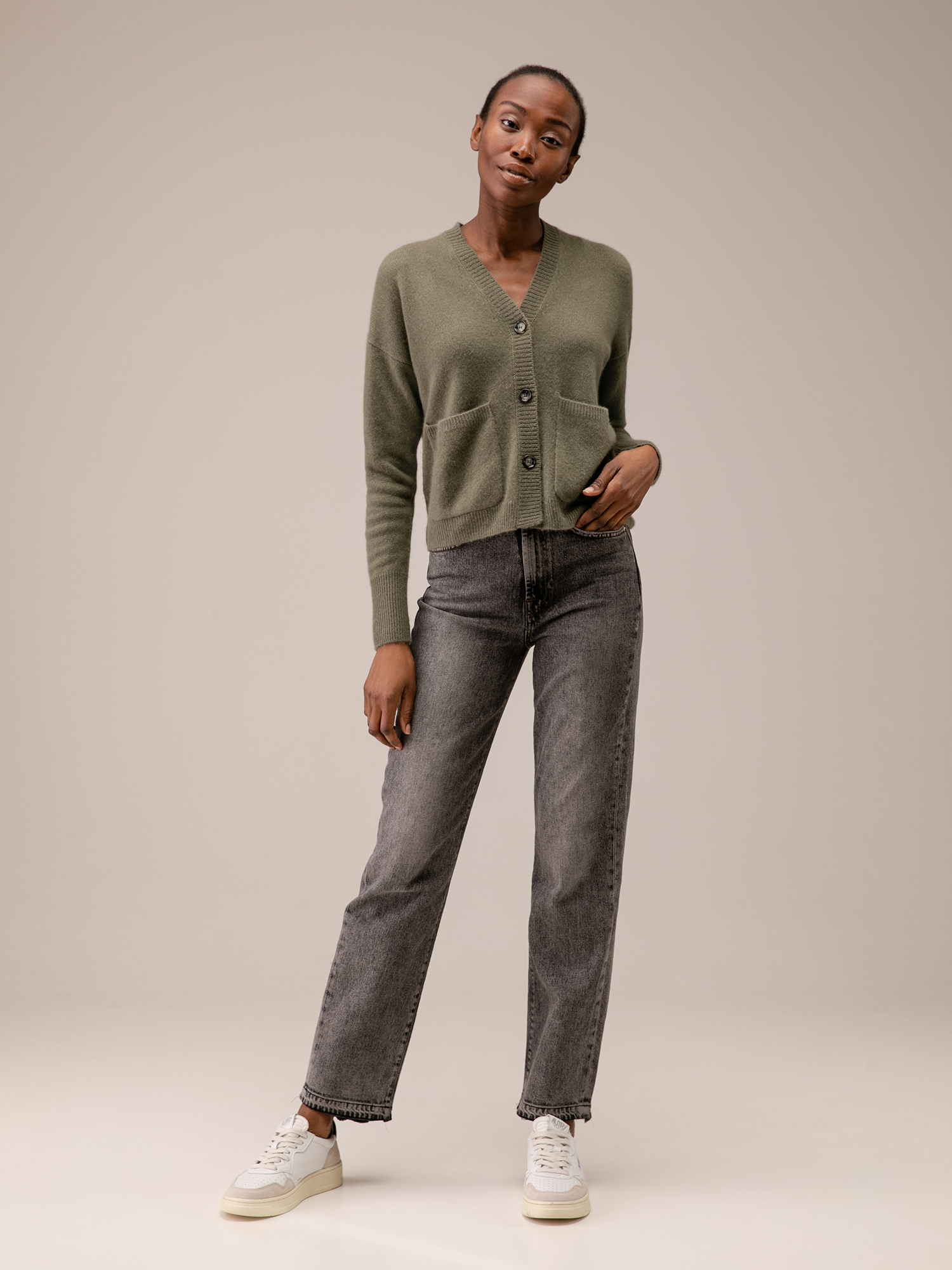 Detailansicht von Strickjacke aus Cashmere von ALLUDE