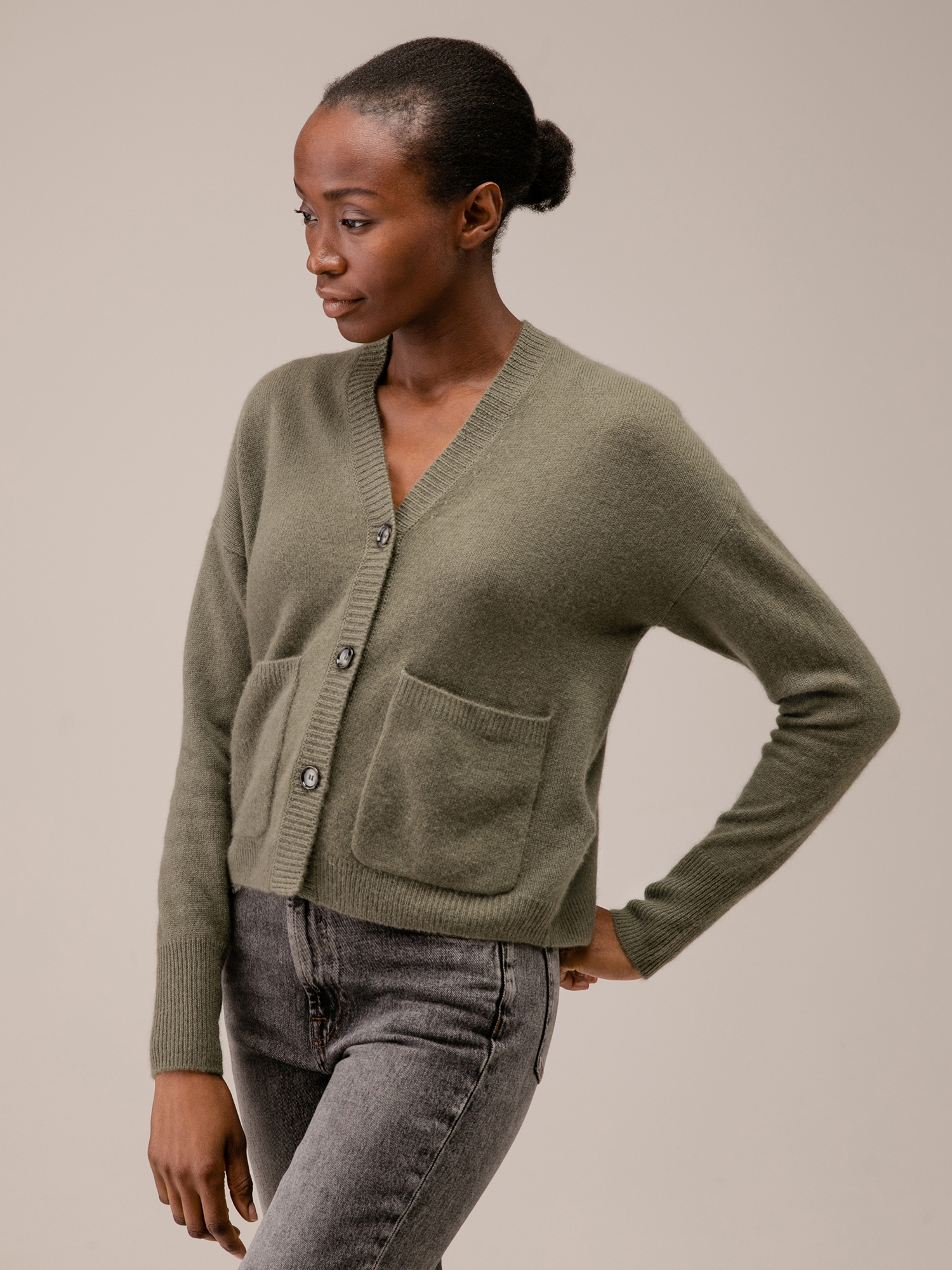 Detailansicht von Strickjacke aus Cashmere von ALLUDE