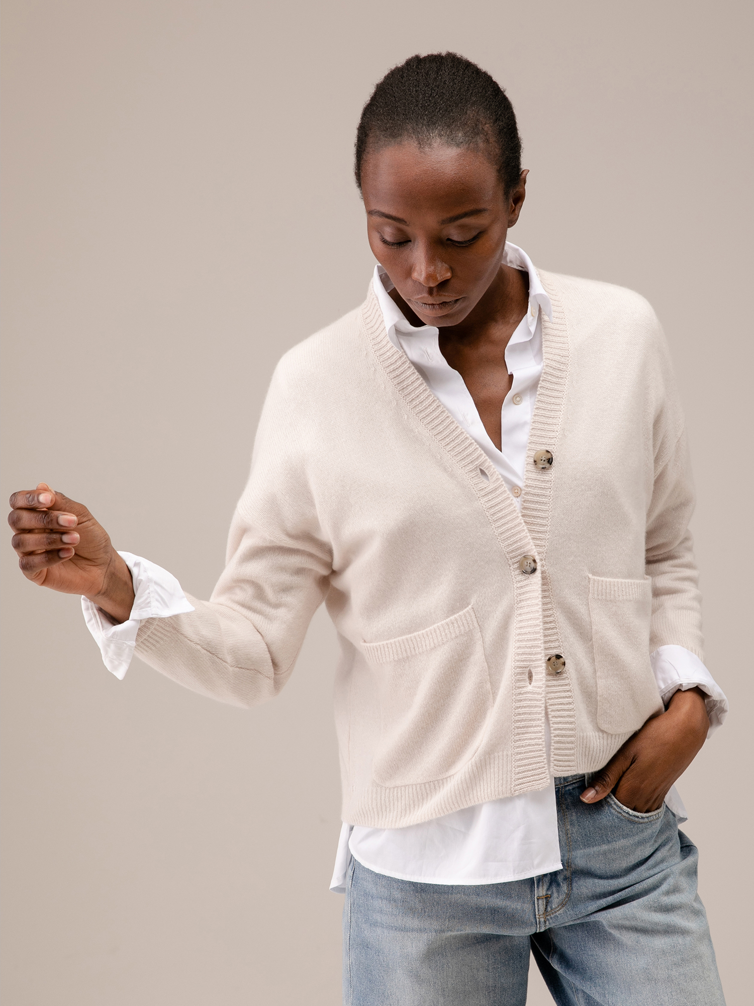 Detailansicht von Strickjacke aus Cashmere von ALLUDE