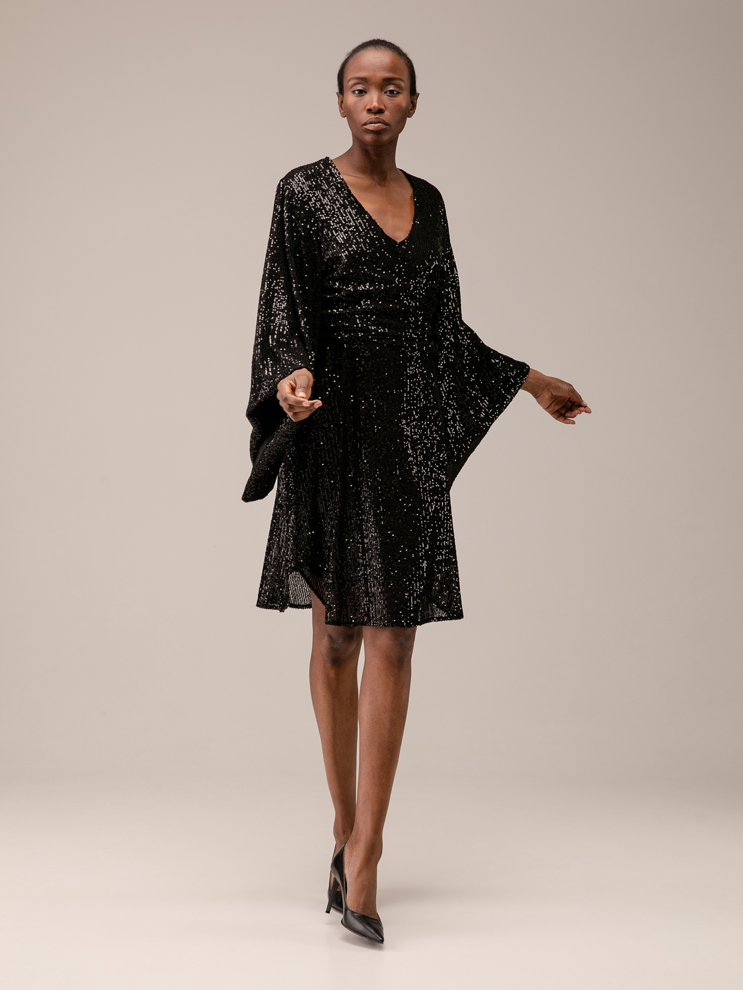 Detailansicht von Kurze Paillettenbluse von JADICTED