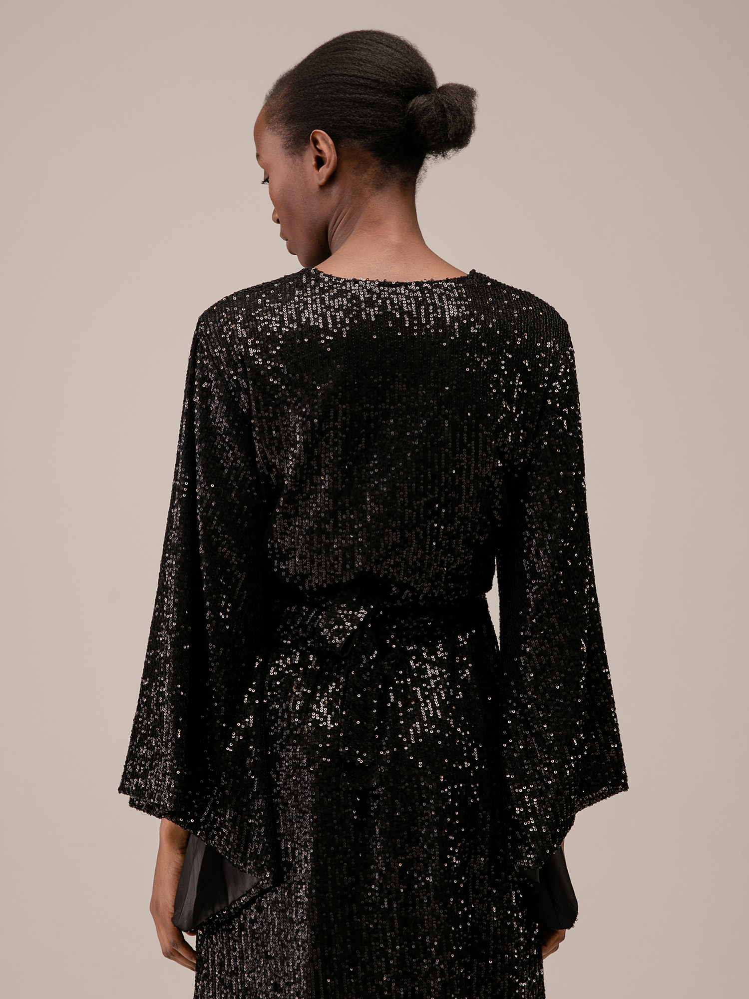 Detailansicht von Kurze Paillettenbluse von JADICTED