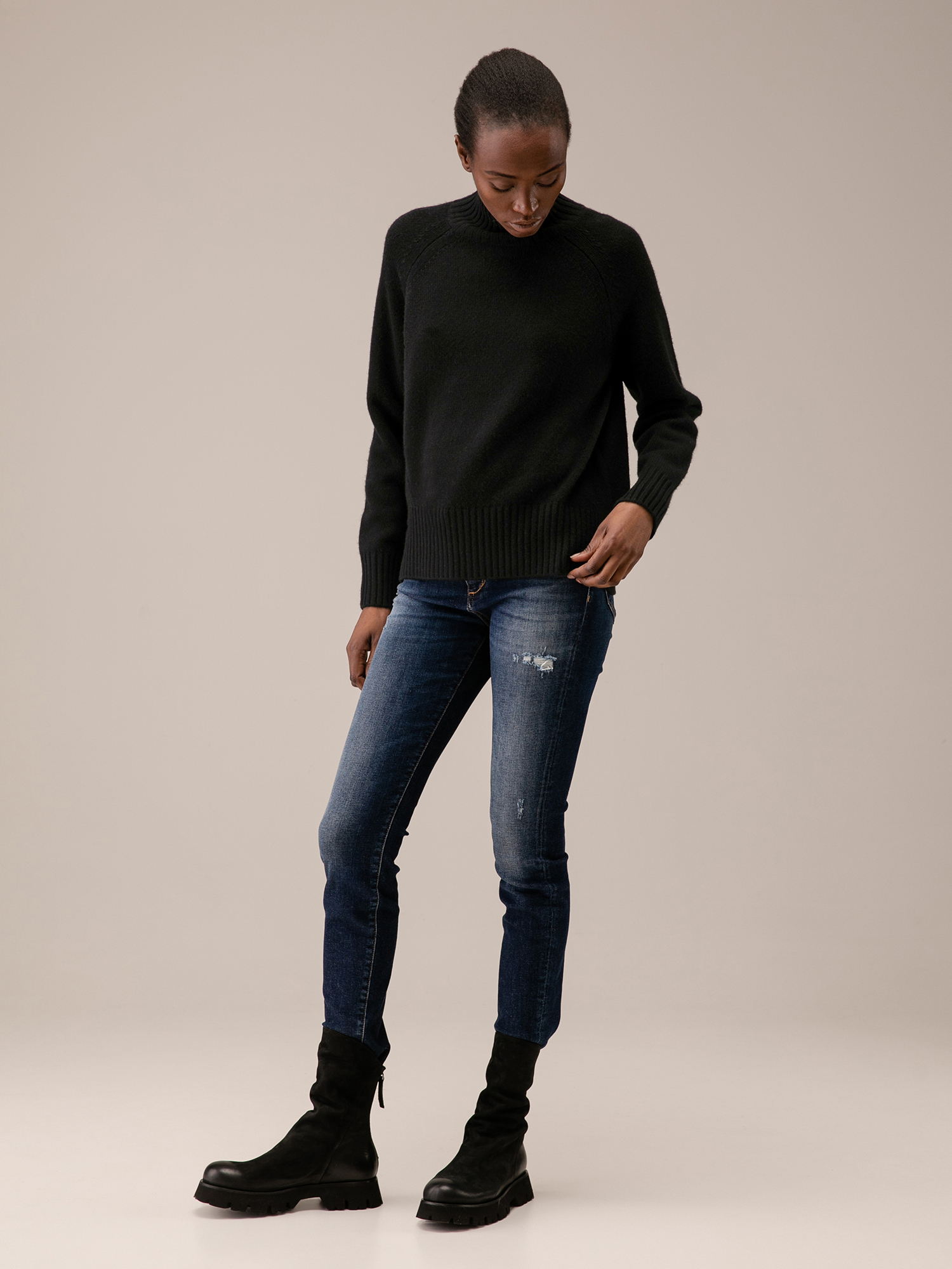 Detailansicht von Turtleneck Pullover aus Schurwolle von ALLUDE