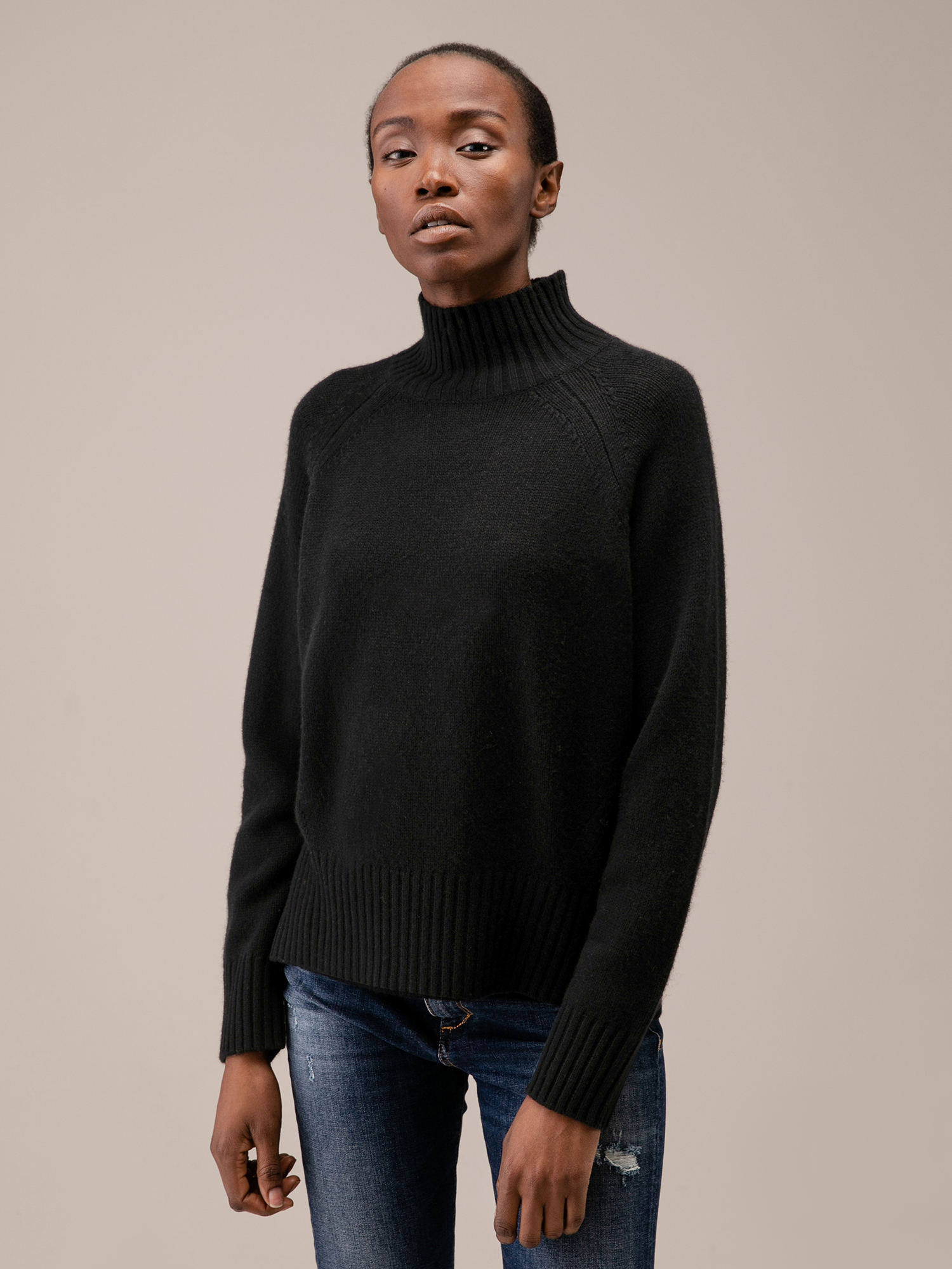 Detailansicht von Turtleneck Pullover aus Schurwolle von ALLUDE