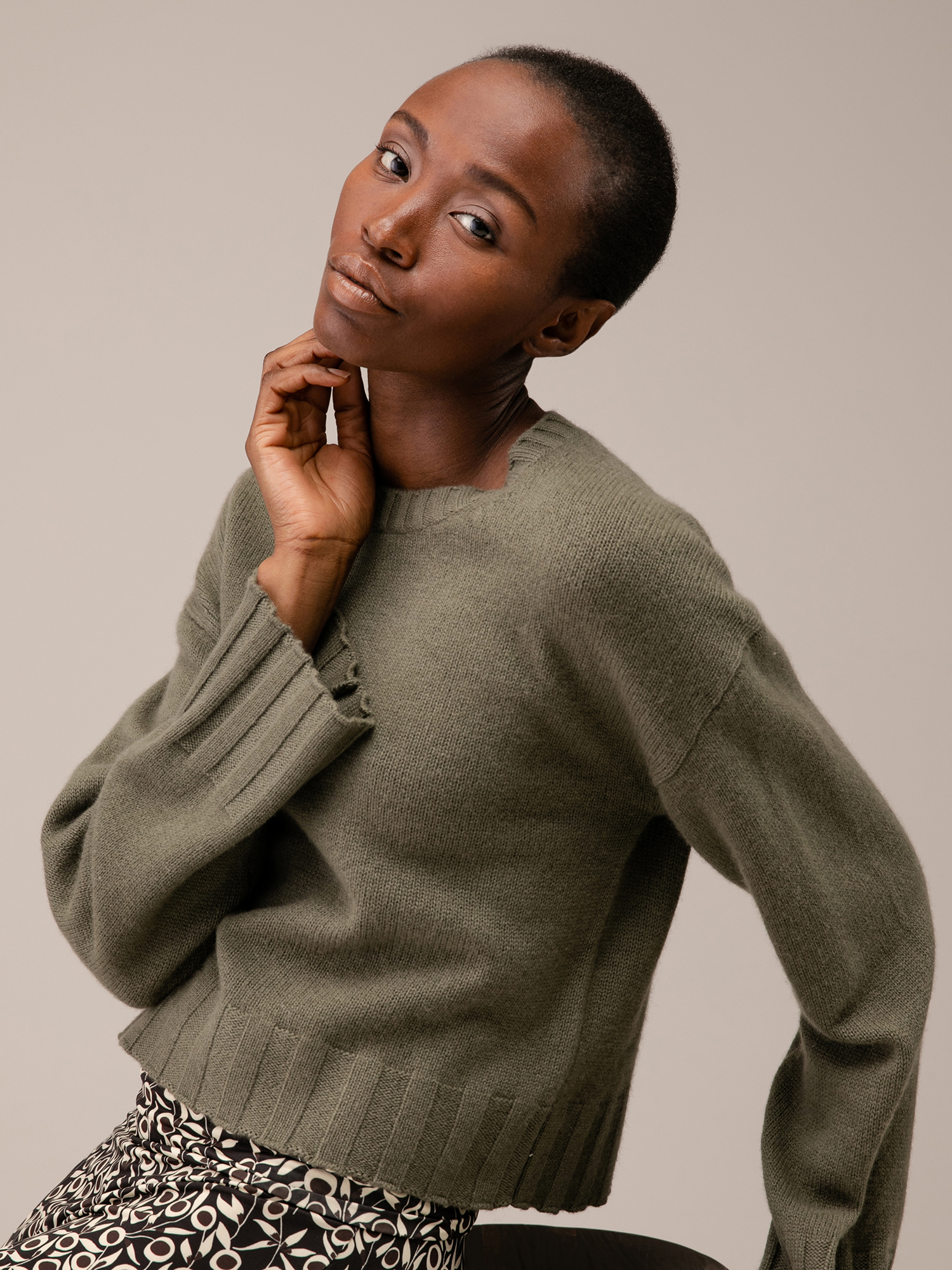 Detailansicht von Cropped Pullover aus Schurwolle von ALLUDE