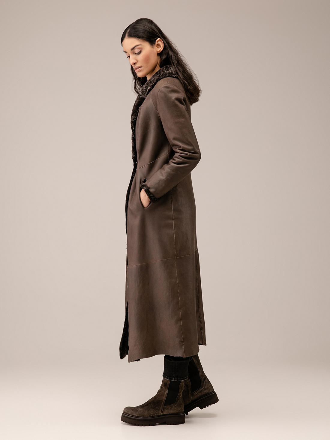 Detailansicht von Wendbarer Lammledermantel von GIORGIO BRATO