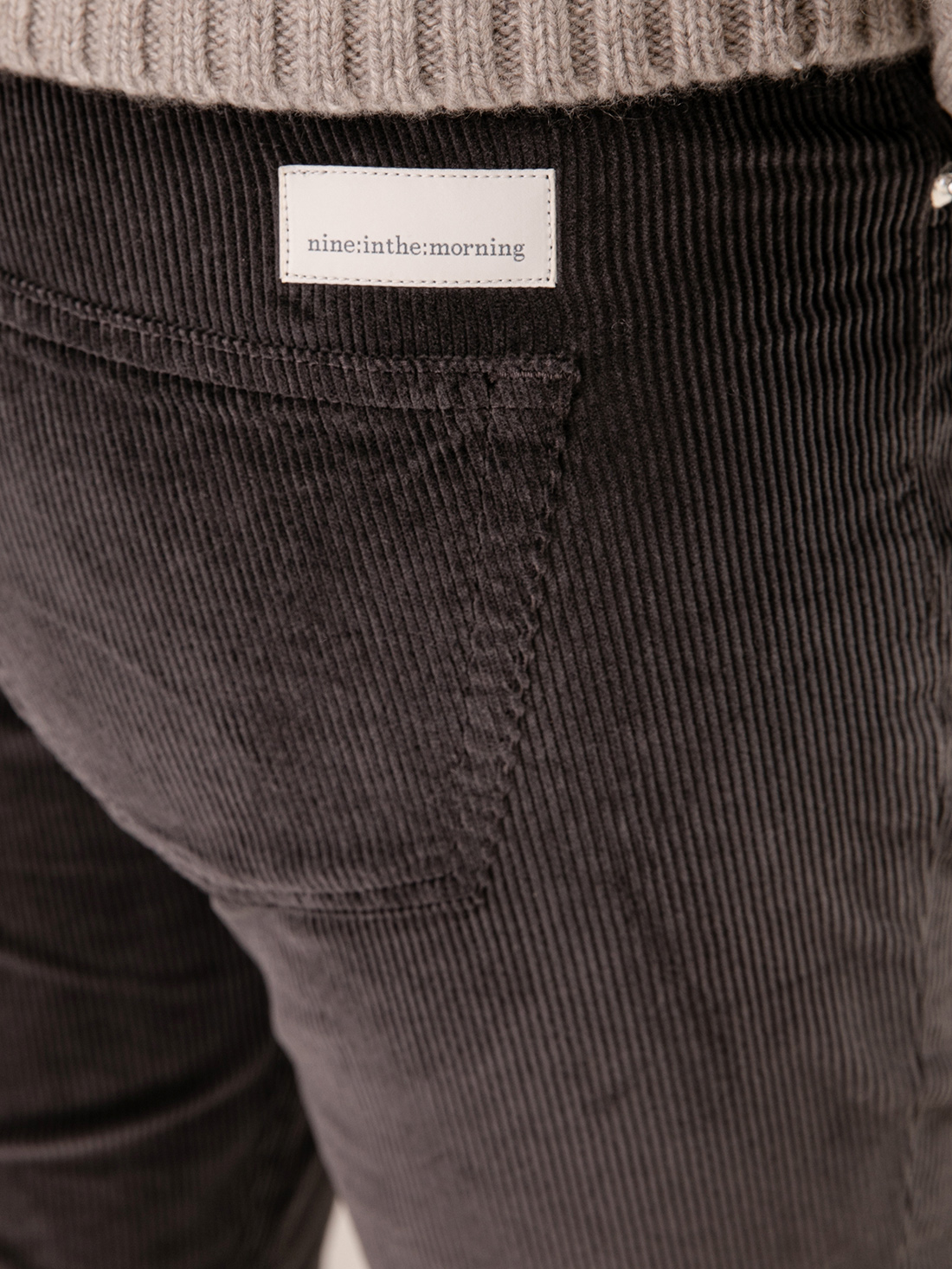 Detailansicht von Flared Cordhose von NINE IN THE MORNING