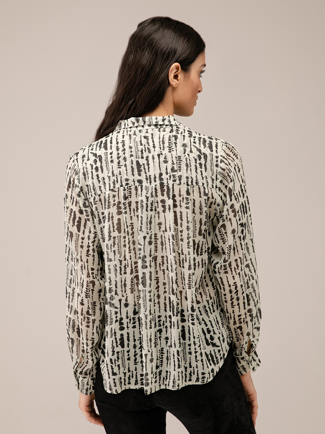 Detailansicht von Seidenbluse von IHEART