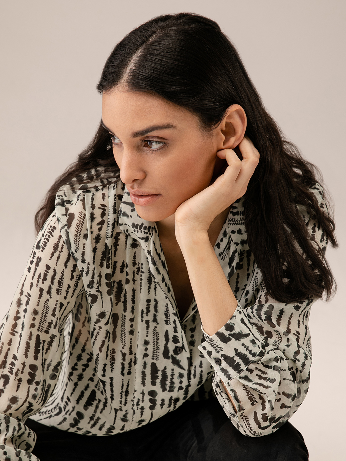 Detailansicht von Seidenbluse von IHEART