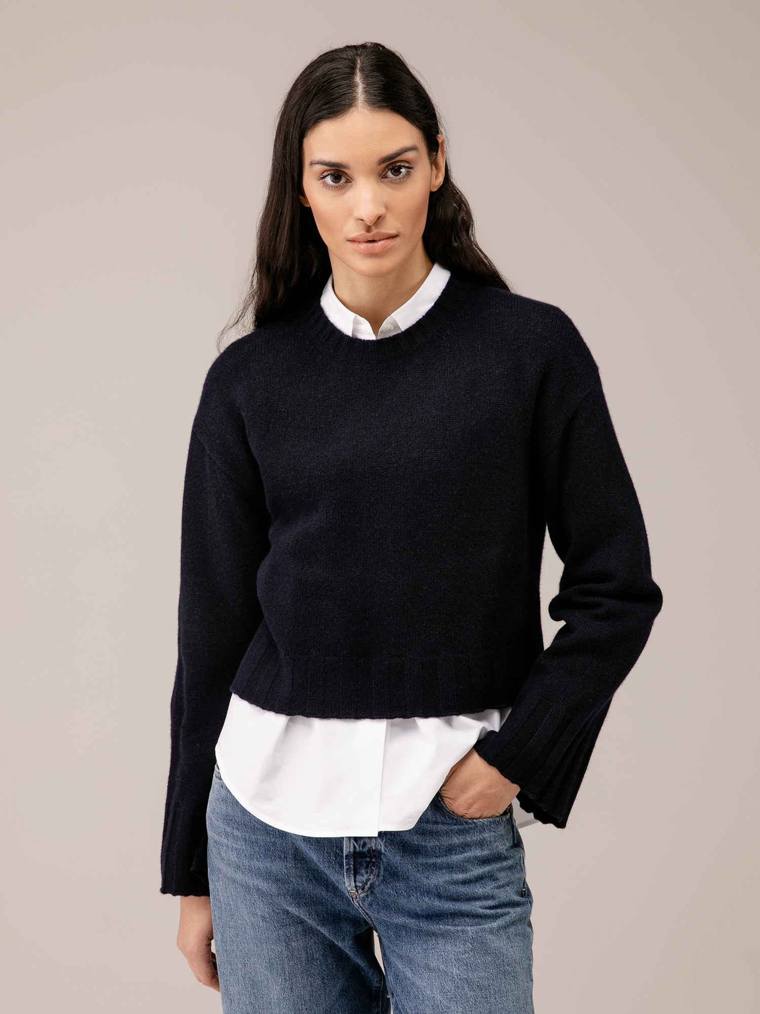 Detailansicht von Cropped Pullover aus Schurwolle von ALLUDE