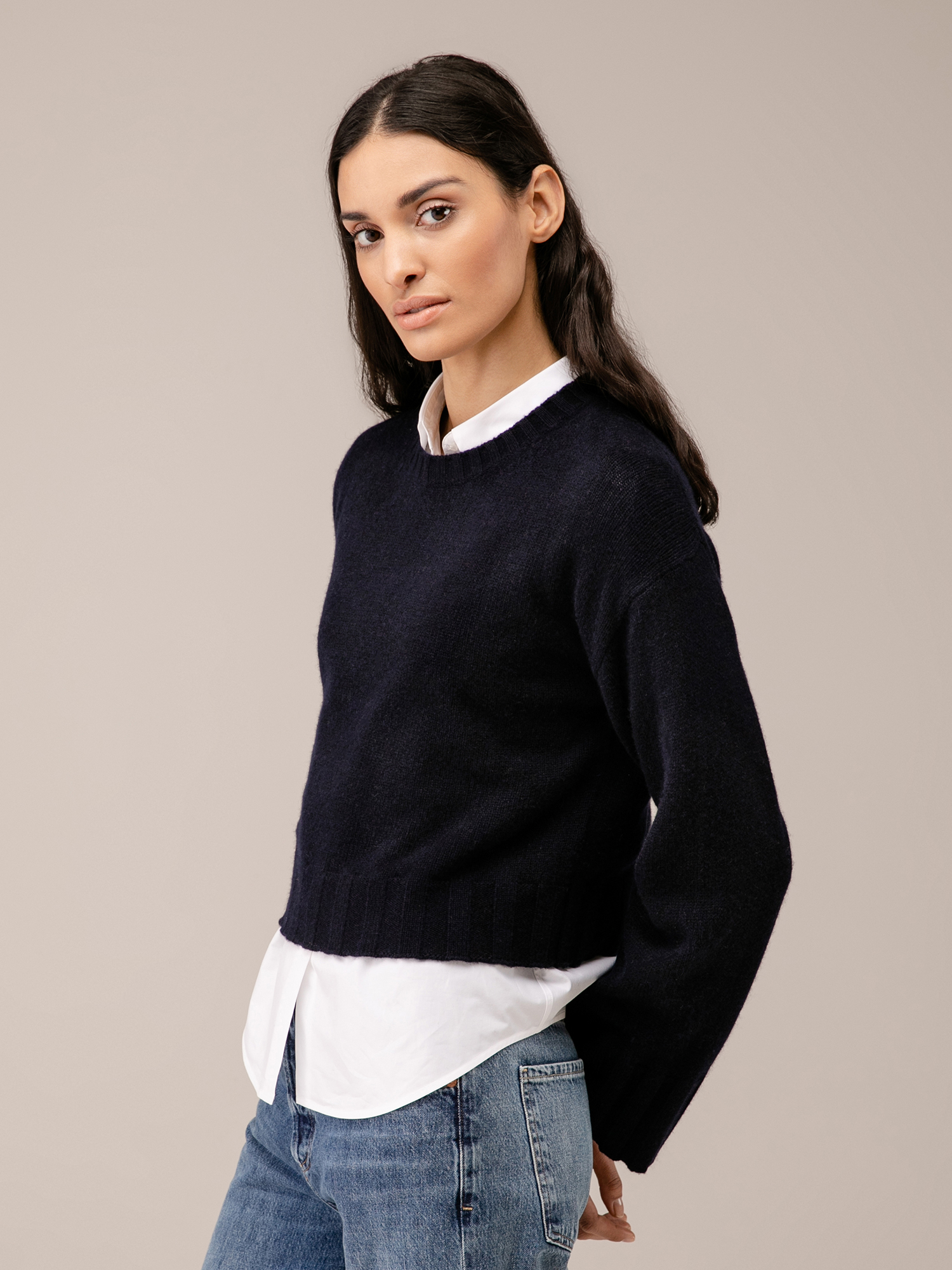 Detailansicht von Cropped Pullover aus Schurwolle von ALLUDE