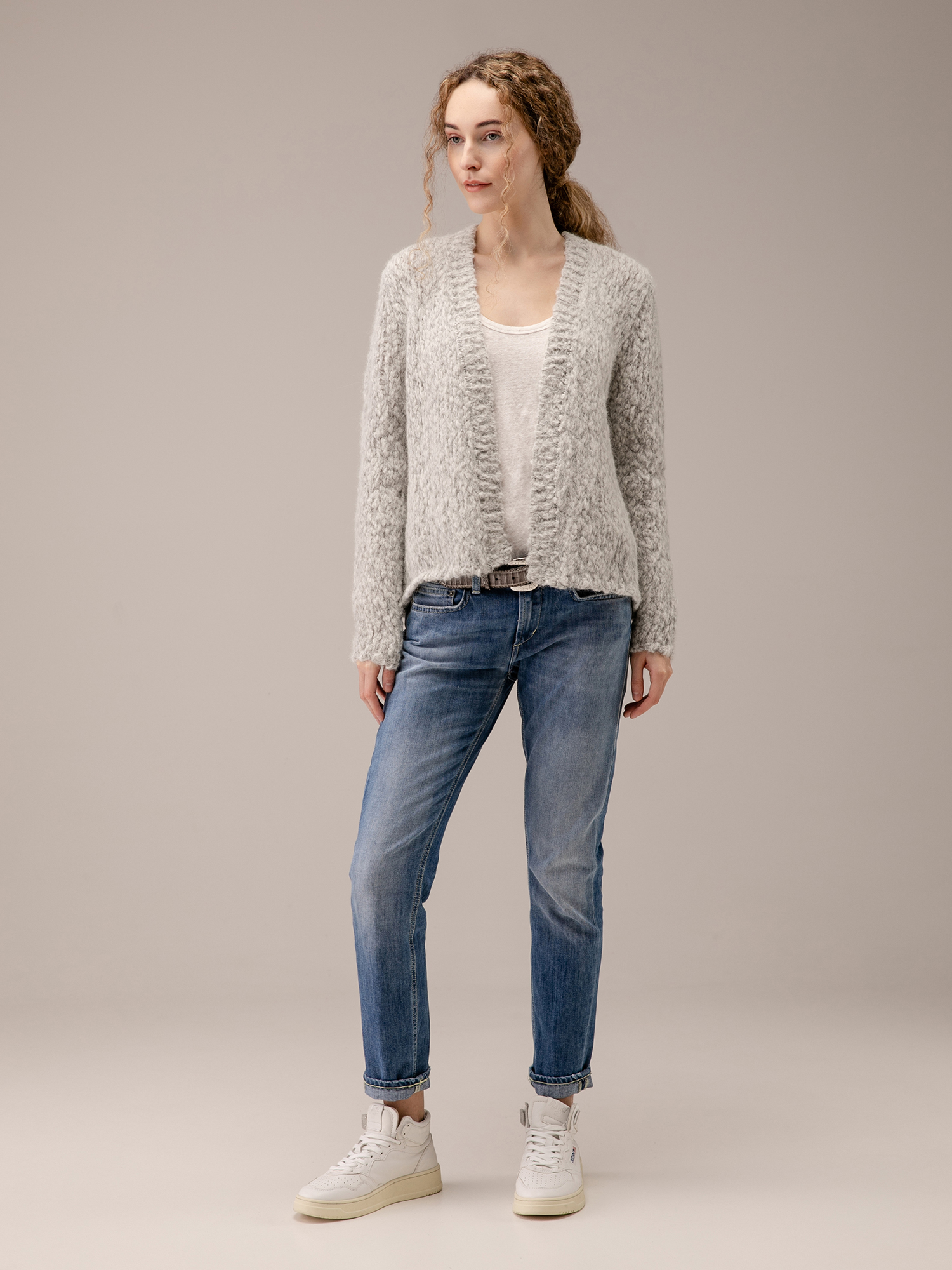 Detailansicht von Cardigan aus Alpakawolle von SIBIN LINNEBJERG