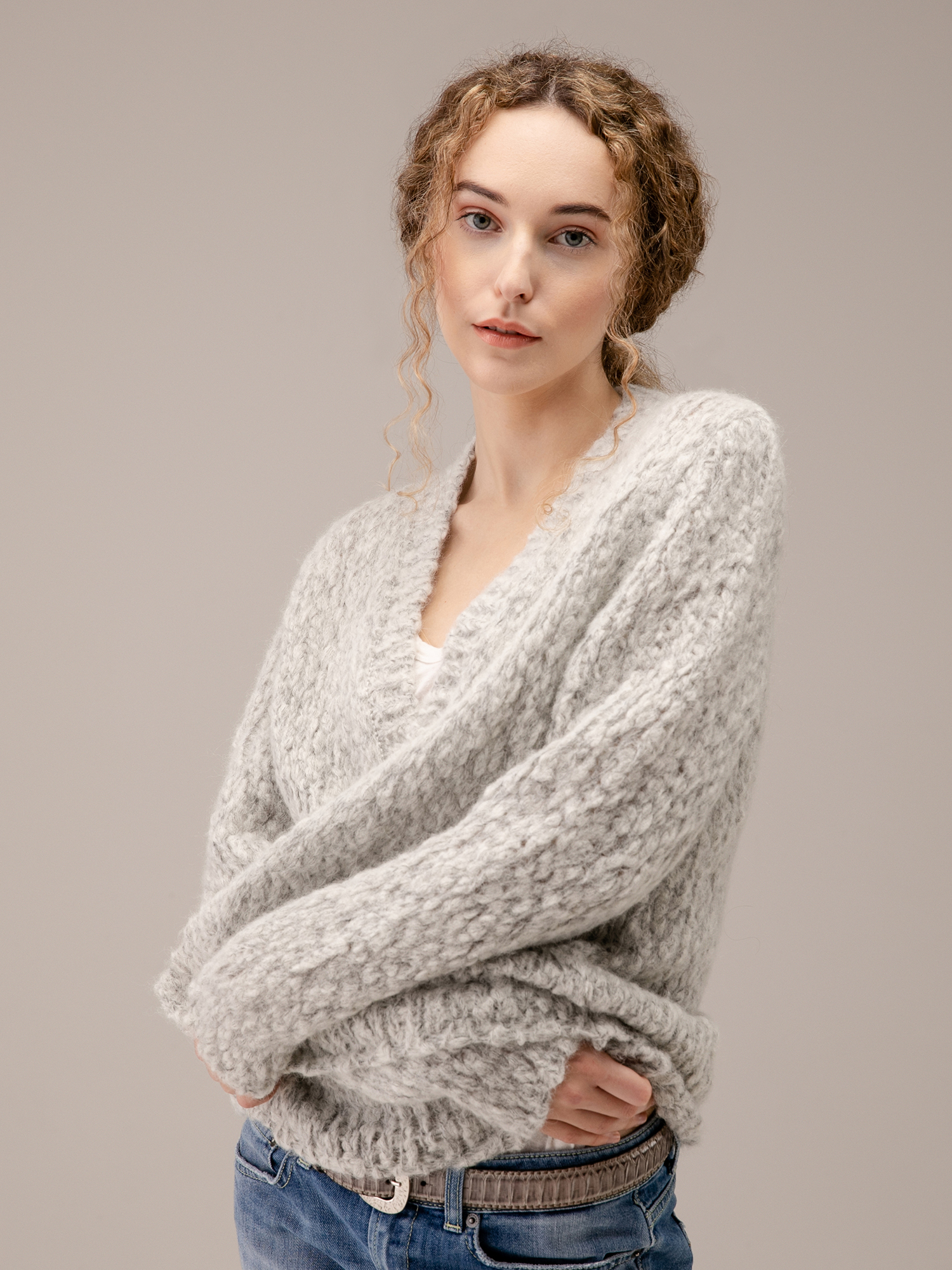 Detailansicht von Cardigan aus Alpakawolle von SIBIN LINNEBJERG