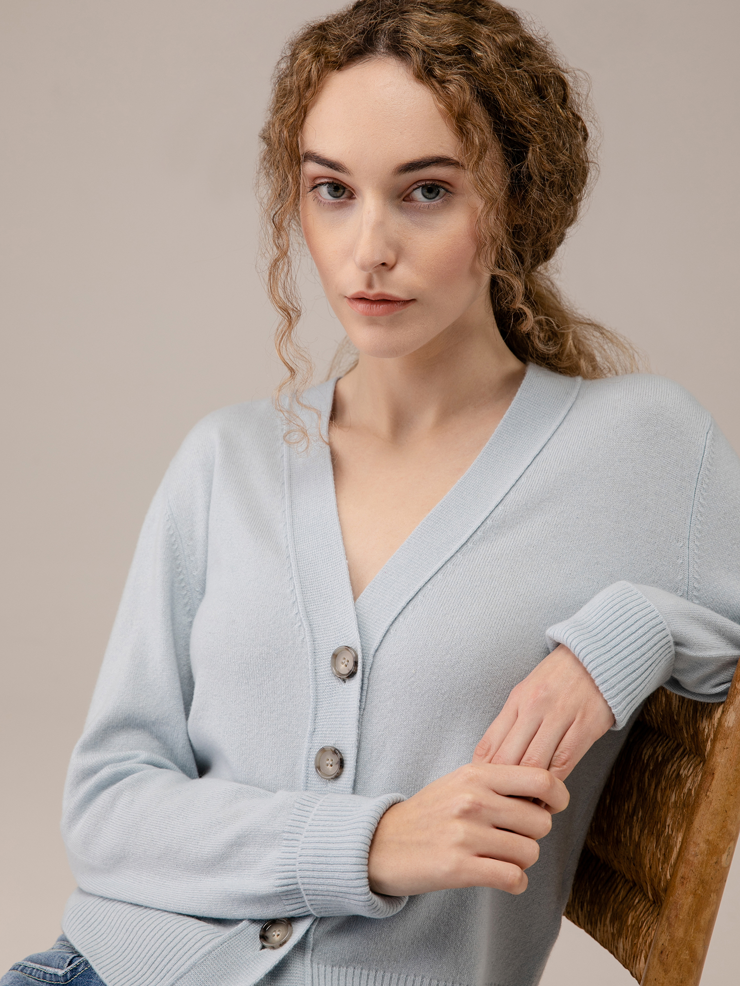 Detailansicht von Strickjacke aus Schurwolle von ALLUDE