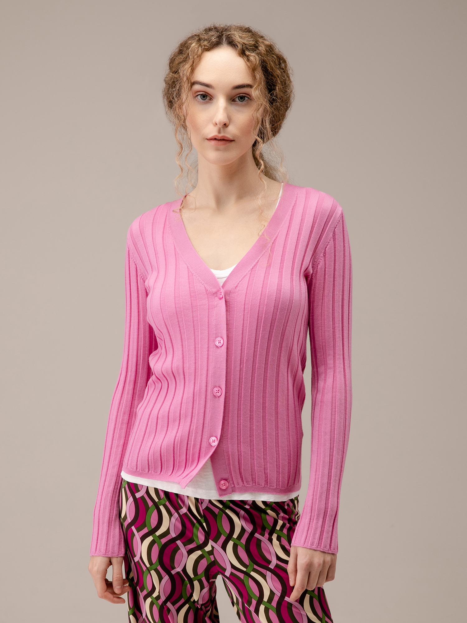 Detailansicht von Strickjacke aus Merinowolle von DANIELS