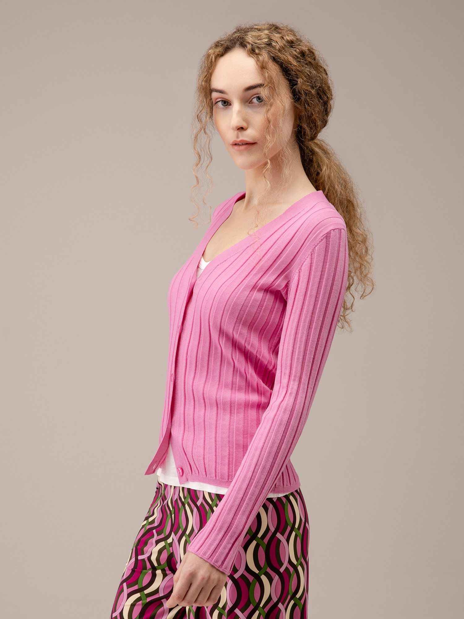 Detailansicht von Strickjacke aus Merinowolle von DANIELS