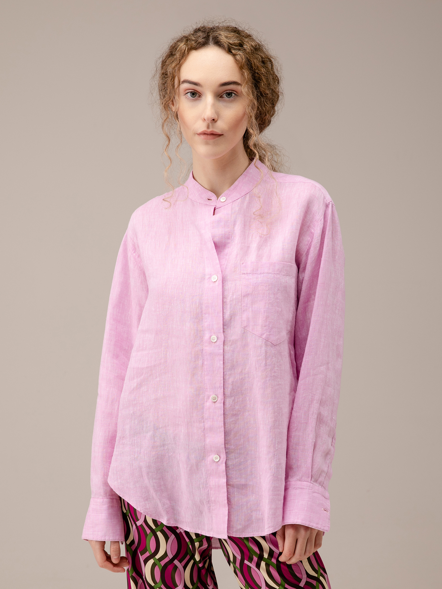 Detailansicht von Leinenbluse von ROBERT FRIEDMAN