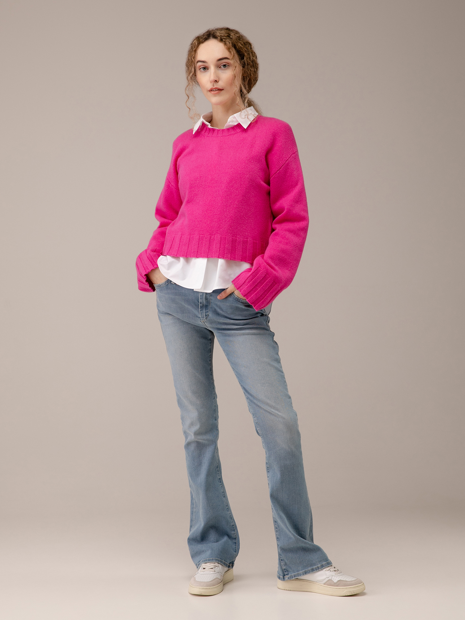 Detailansicht von Cropped Pullover aus Schurwolle von ALLUDE