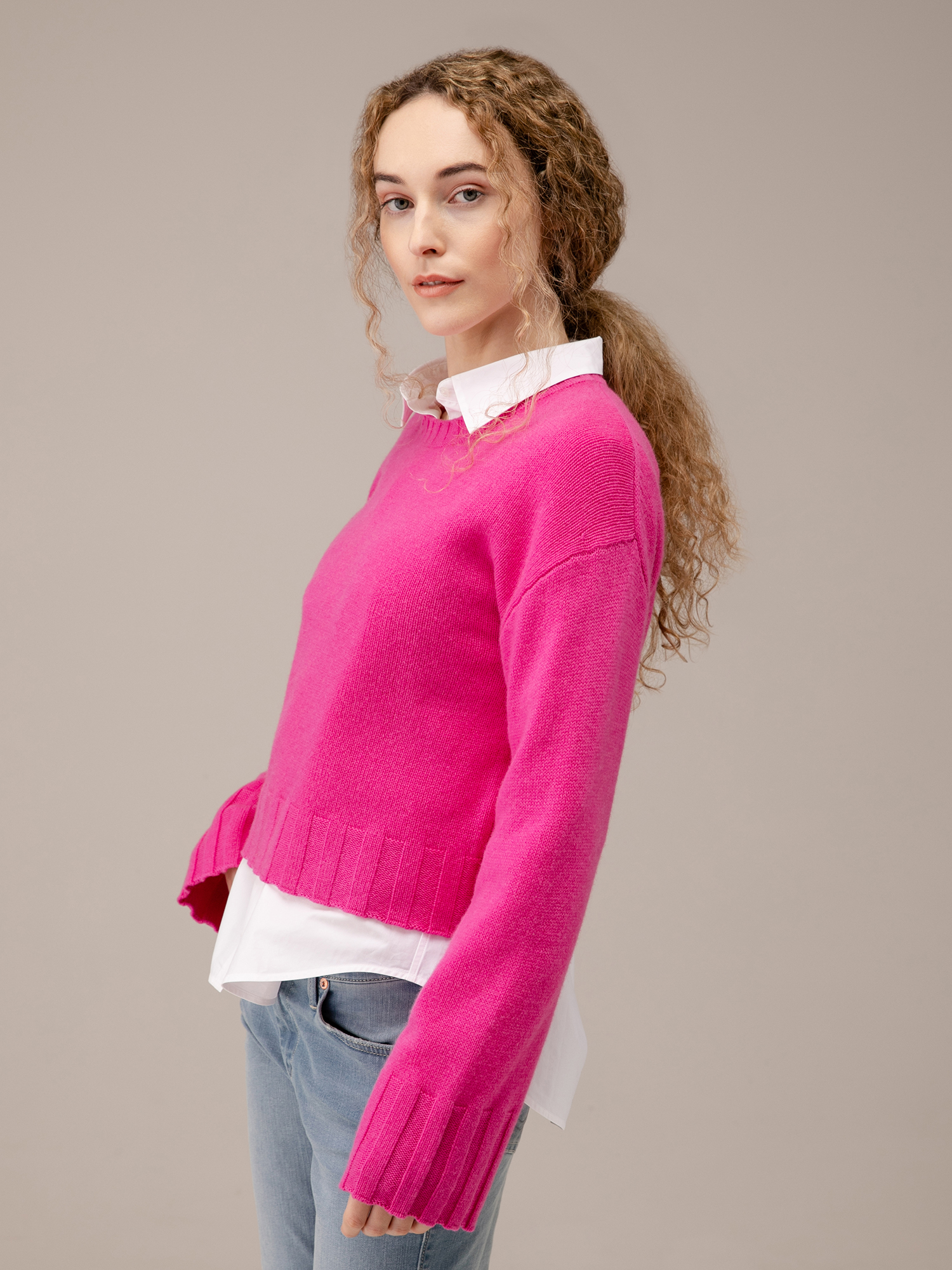 Detailansicht von Cropped Pullover aus Schurwolle von ALLUDE