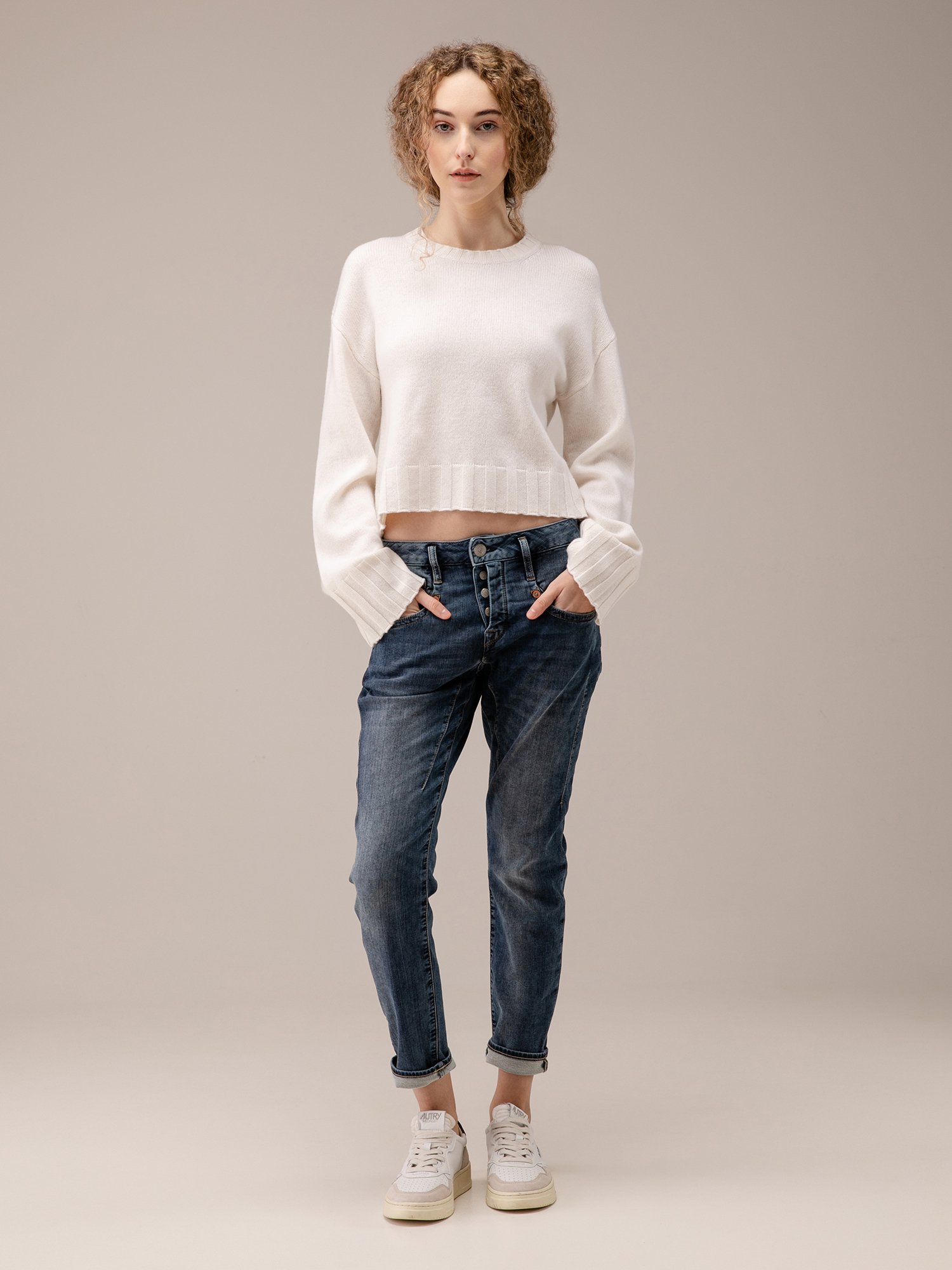 Detailansicht von Cropped Pullover aus Schurwolle von ALLUDE